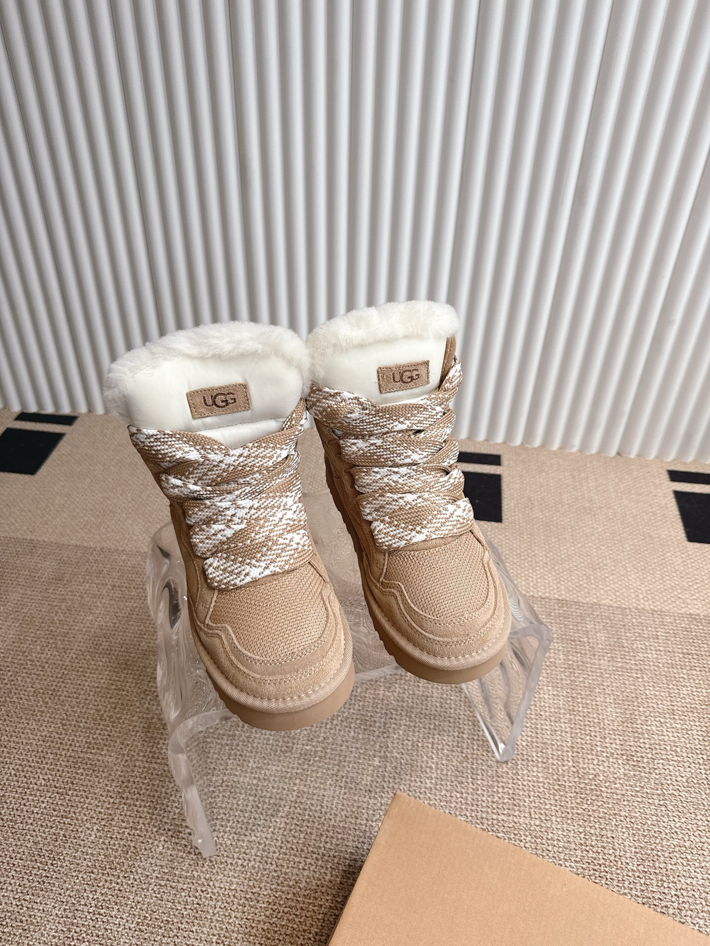 高帮UGG秋冬新款厚底休闲鞋‼️ 作为的领军品牌，这双新款同样延续了其一贯的舒适理念码数:35-40(4