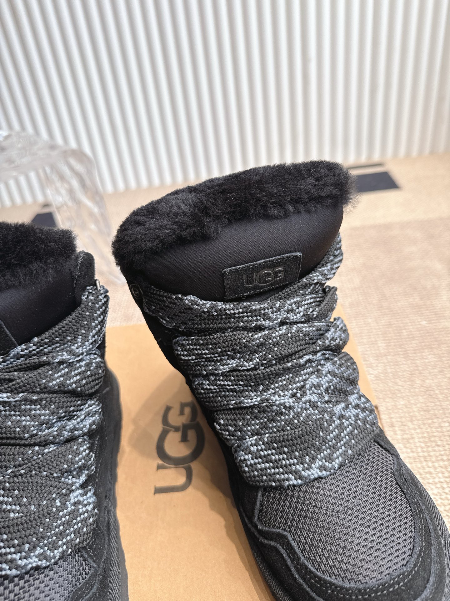 高帮UGG秋冬新款厚底休闲鞋‼️ 作为的领军品牌，这双新款同样延续了其一贯的舒适理念码数:35-40(4