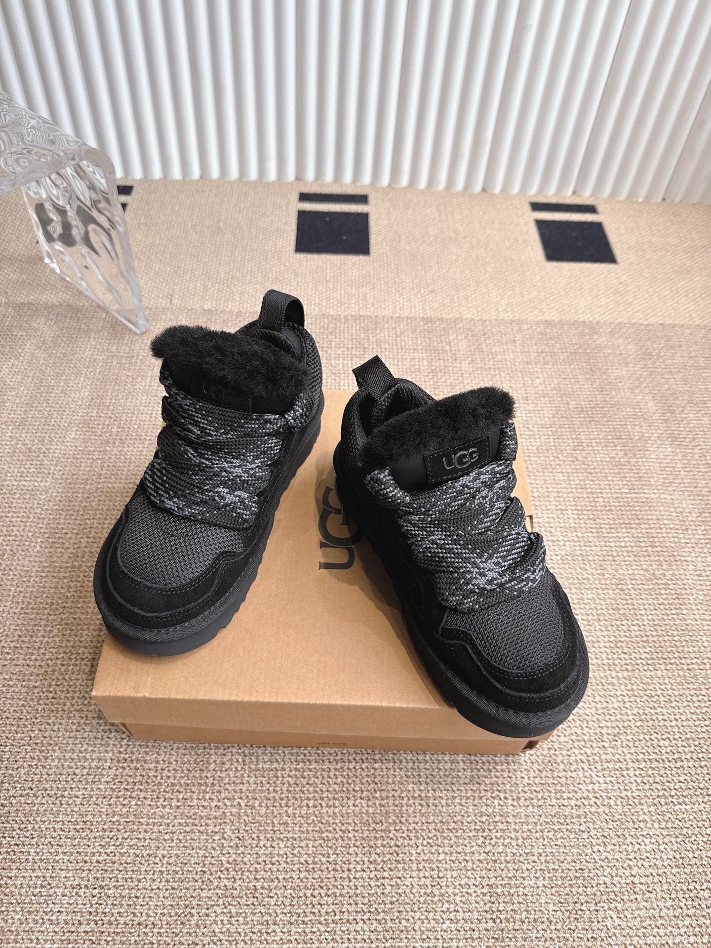 🔥低帮UGG秋冬新款厚底休闲鞋‼️ 作为的领军品牌，这双新款同样延续了其一贯的舒适理念码数:35-40(