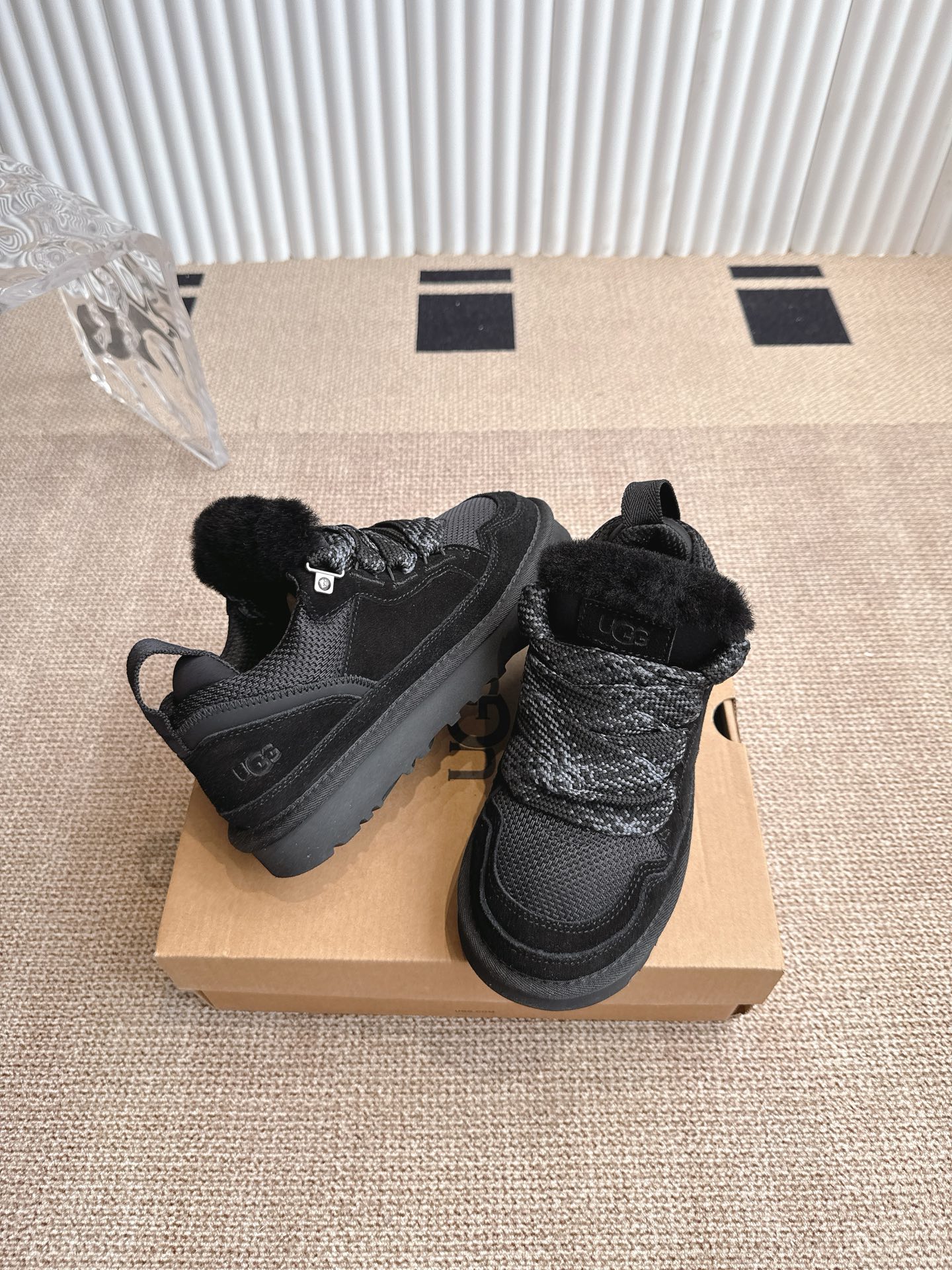 🔥低帮UGG秋冬新款厚底休闲鞋‼️ 作为的领军品牌，这双新款同样延续了其一贯的舒适理念码数:35-40(