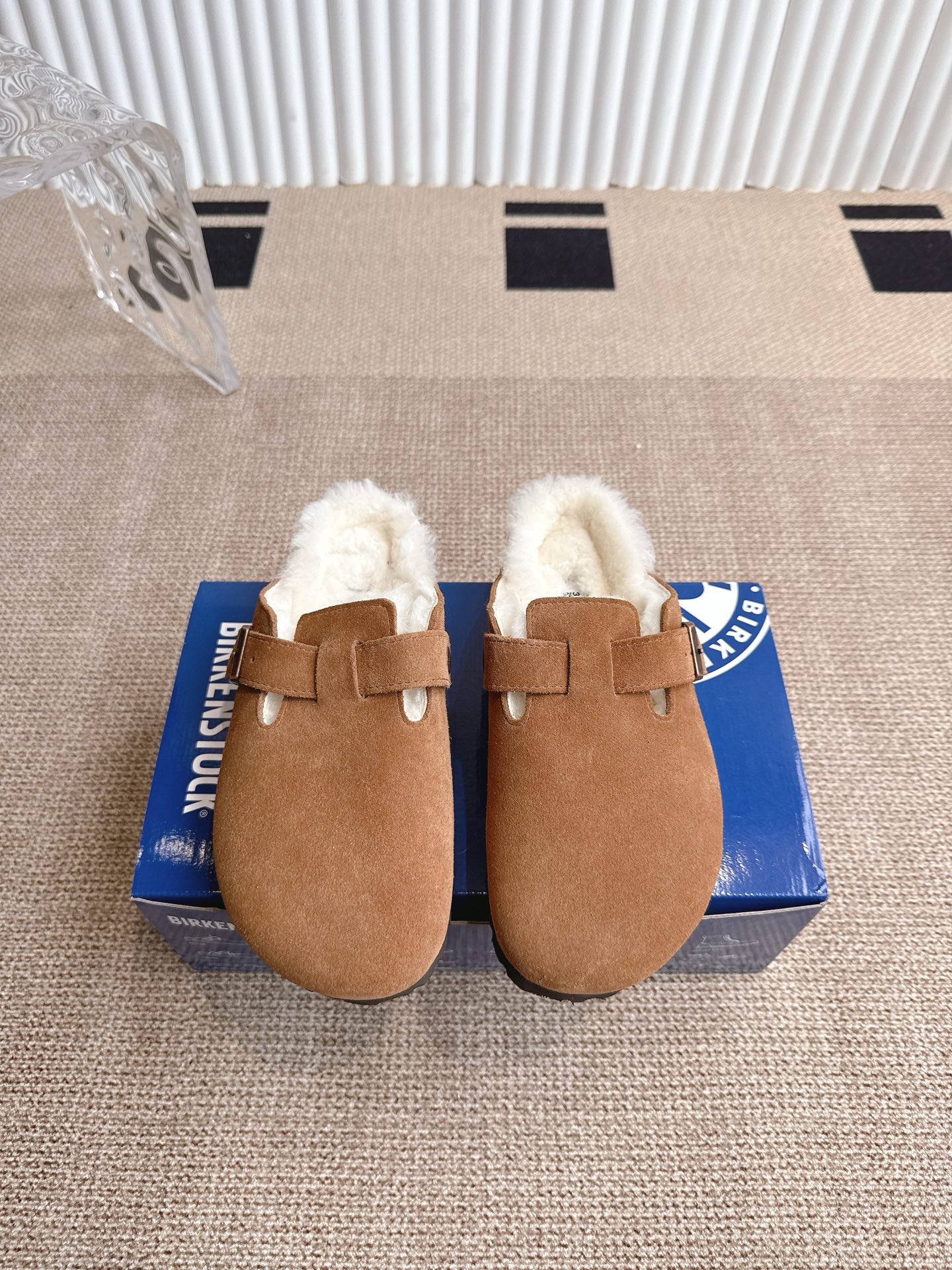 NO:459768,Birkenstock Birkentoe fur shoes Birkenstock is really my love, I suggest you buy it. It is really very versatile, comfortable to walk, fashionable, and all kinds of clothes. In short, you must buy a pair of Birkento shoes Size: 35-45, semi-drag, birdenstock19860909birkenstock勃肯包头毛毛鞋鞋 birkenstock博肯鞋真的是我的爱,建议大家入手,真的非常非常百搭,走路舒服,时髦,各种配衣服.总之,勃肯托鞋一定一定要入一双 码数:35-45,半拖,birkenstock,Women's Shoes