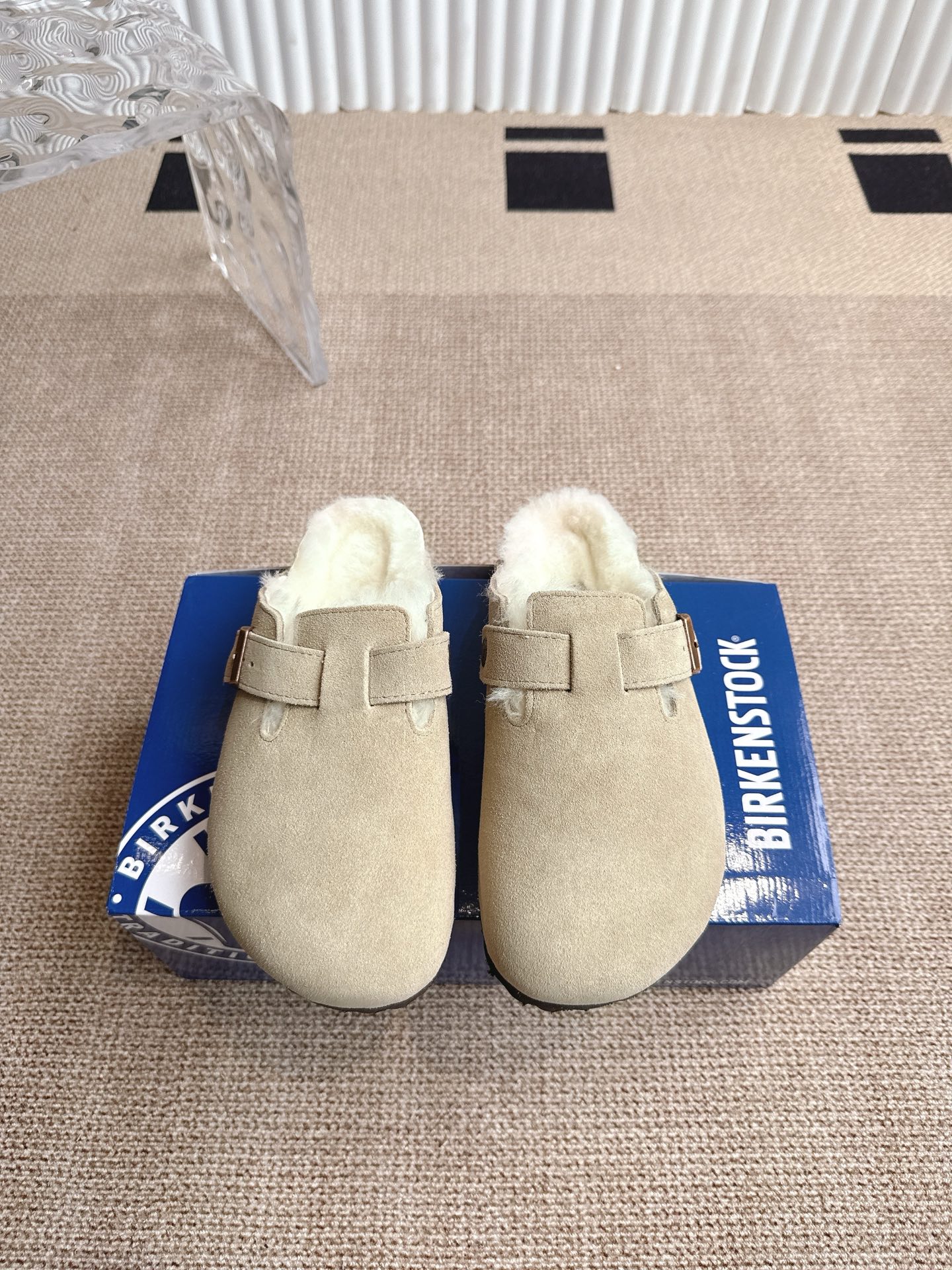 NO:354701,Real-price birkenstock Birkentoe fur shoes. Birkenstock Birkenstock is really my love. I suggest you buy it. It is really very versatile, comfortable to walk, fashionable, and all kinds of clothes. In short, you must buy a pair of Birkenstock shoes. Size: 35-45,,birkenstock19860909实价birkenstock勃肯包头毛毛鞋鞋 birkenstock博肯鞋真的是我的爱,建议大家入手,真的非常非常百搭,走路舒服,时髦,各种配衣服.总之,勃肯托鞋一定一定要入一双 码数:35-45,,birkenstock,Men's shoes