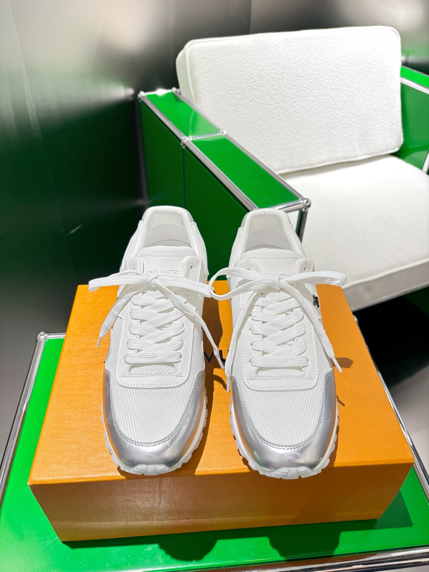 NO:484736,Louis Vuitton Louis Vuitton The essence of classic men's sports shoes running shoes Create iconic Run Away sneakers Monogram canvas Calfskin and fabric clever splicing with technology rubber outsole and hand sewing Authentic development heavy craftsmanship size: 39-46, casual shoes/sports shoes, louis vuitton, louis vuitton, sneakers, cowhide19860909Louis Vuitton 路易威登 经典男士运动鞋跑鞋的设计精髓 创造标志性 Run Away 运动鞋 Monogram 帆布 小牛皮和织物巧妙拼接 搭配科技橡胶外底和手工缝制 正品开发重工艺打造 码数:39-46,休闲鞋/运动鞋,louis vuitton,louis vuitton,sneakers,cowhide,Women's Shoes