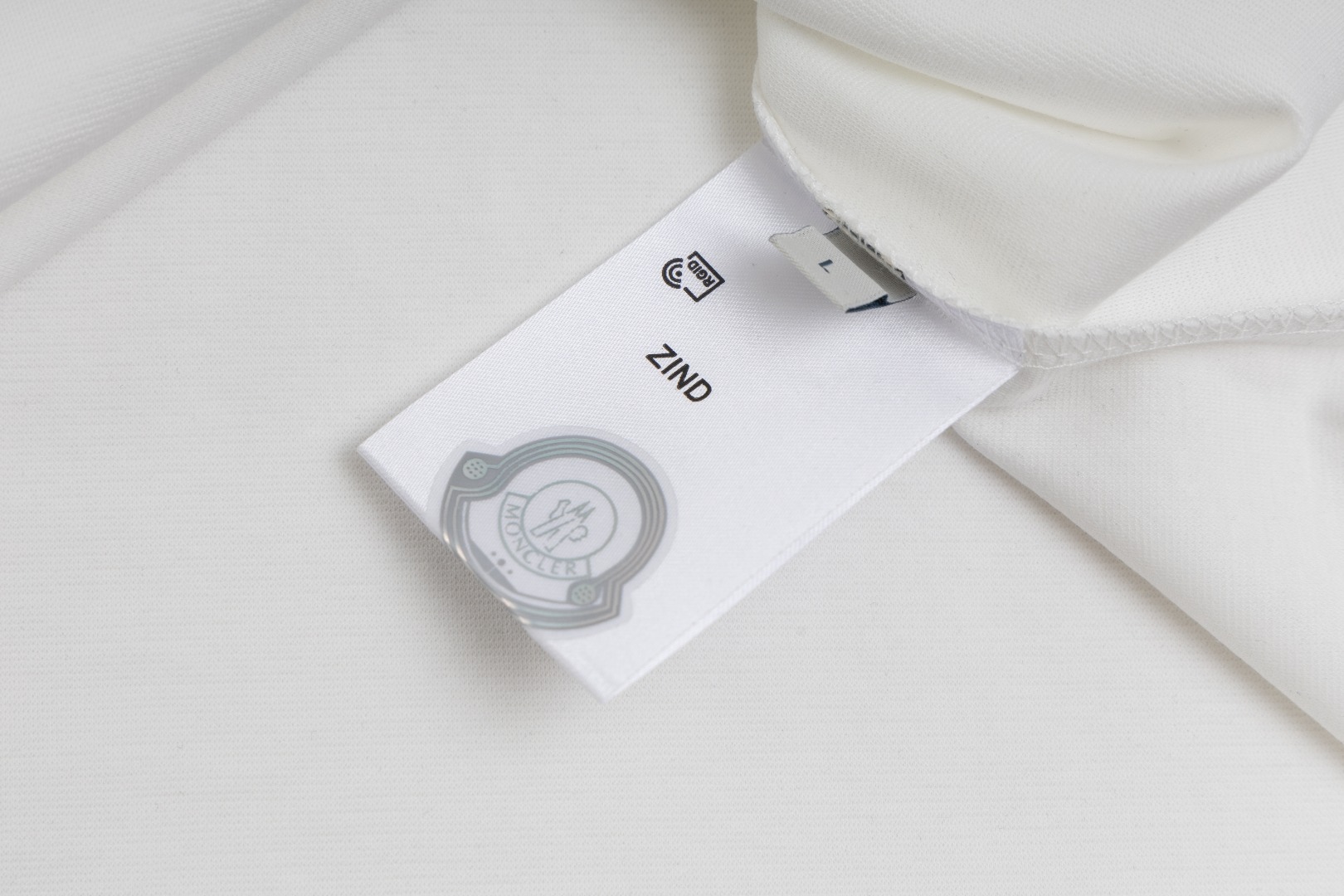 Moncler 2025 Spring/Summer Short Sleeve T-Shirt with 3D Logo Print 9 o 1ifmfdcku199o1k64j36vrv1pfi7