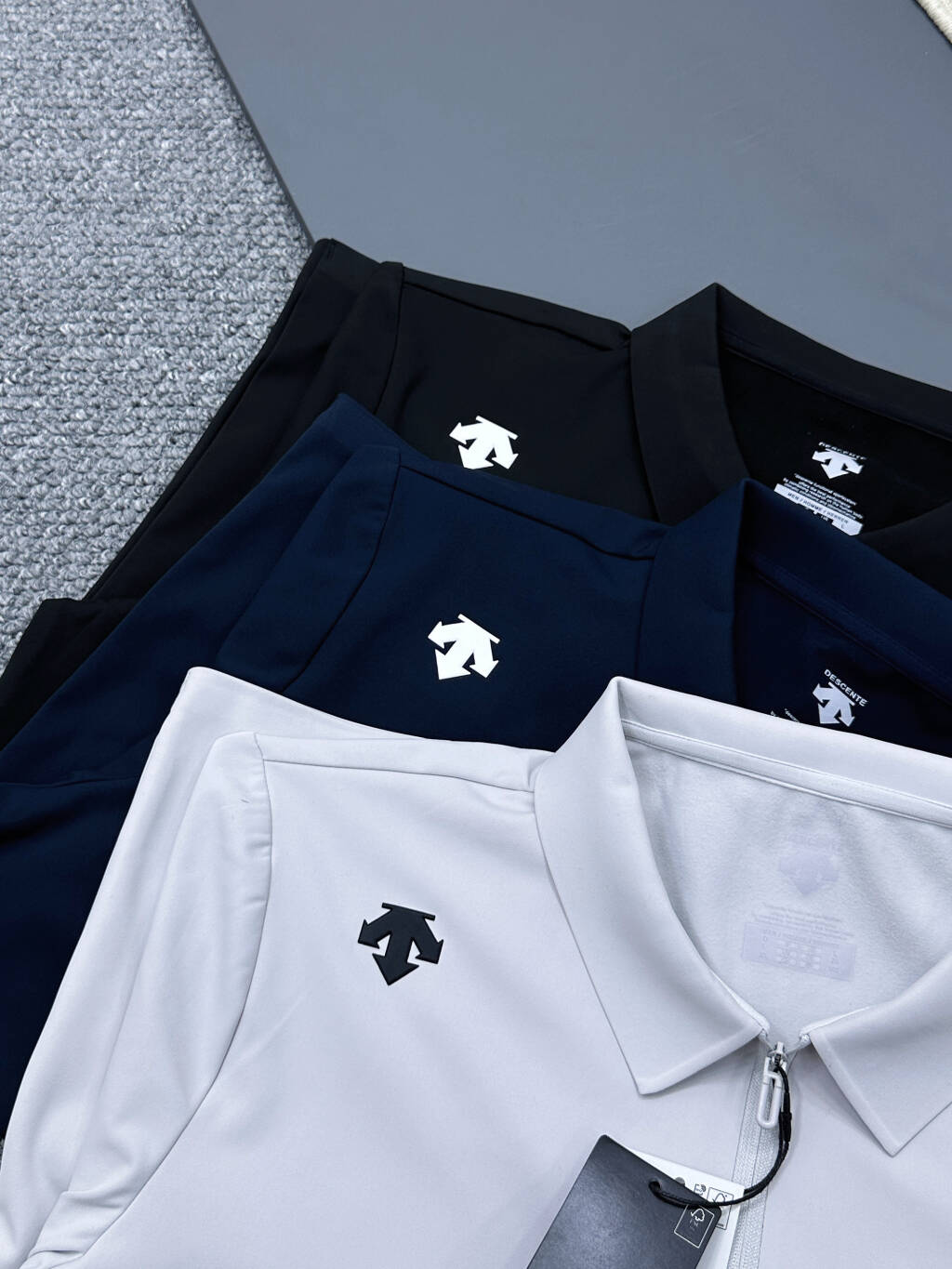 💰158包邮-可售后到2月8号
DESCENTEGOLF迪桑特高尔夫PRO男士半拉链弹力长袖POLO衫
男式经典长袖POLO衫。使用POLARTEC双面弹力抓绒面料制作，触感柔软，弹性丰富，能在高强度和长时间的拉伸运动中抵抗更多磨损，以舒适的体感和恰如其分的弹性，回应身心感知，让运动与生活时刻皆自在。半拉链设计，更显舒适百搭
颜色：黑色 浅灰 藏青 
尺码：M - 4XL