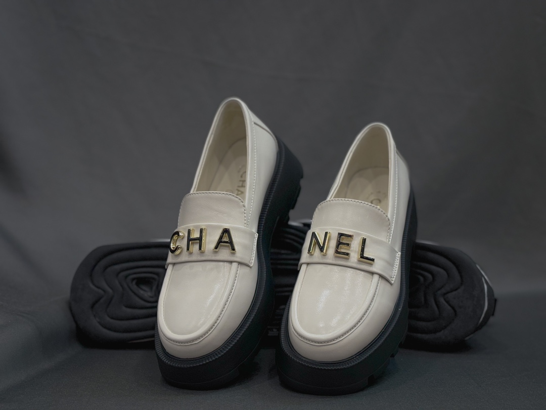 Chanel AAAAA+
 Scarpe Loafer Replica di alta qualità
 Pelle bovina Gomma pecora