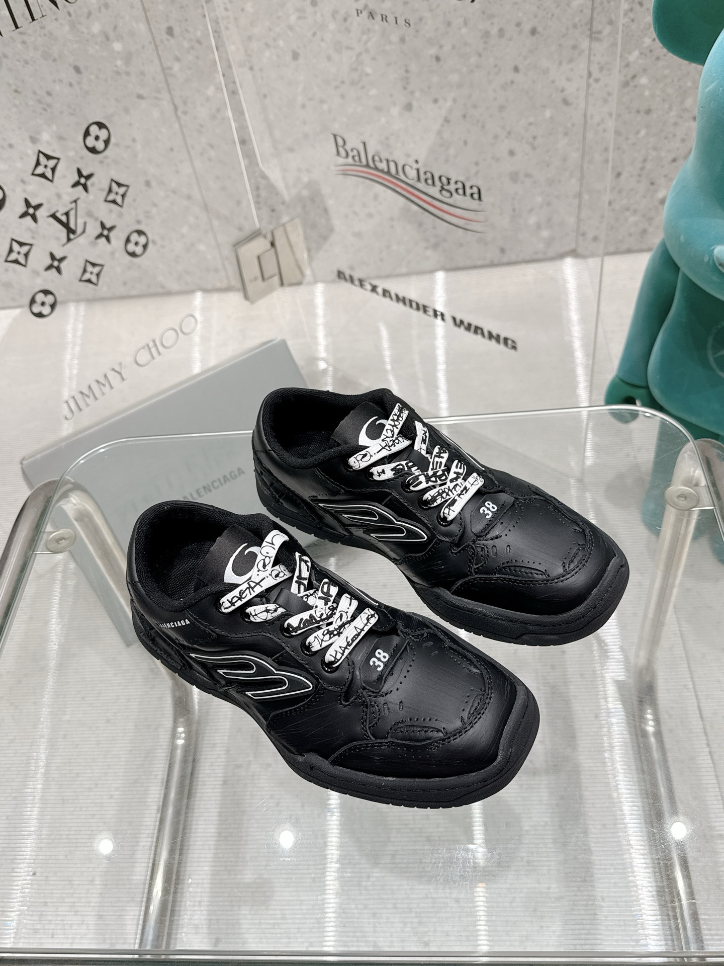 NO:544500,Women's/Men's Balenciaga's latest couple's hot sports and leisure series. Original purchase and development. The top version of Balenciaga's most suitable daily jogging dad shoes have been created in history. The foot is super comfortable and fit to fill the entire soles of the feet!  Original version of 5-layer combination outsole, new sandal shoes are shipped strongly, and are built in heavy industry. Original imported calfskin fabric, high-density breathable fabric inner lining/foot pads, original molded rubber tpu combination outsole Size: 35-44 [Female 40.41/Men 45 Customized] Full set of packaging + aircraft box, casual shoes/sports shoes, balenciaga, sandals, sneakers, cowhide19860909女款/男款 巴黎世家 最新情侣爆款运动休闲系列 原版购入开发 顶级版本巴黎世家有史以来最适合日常的一款慢跑老爹鞋,上脚超级舒服贴合度拉满整个脚掌！5层组合大底原版本 新款凉鞋鞋强势出货,重工打造. 原版进口小牛皮面料 高密度透气布料内里/垫脚 原版开模橡胶tpu组合大底 码数:35-44 [女40.41/男45定制] 全套包装+飞机盒,休闲鞋/运动鞋,balenciaga,sandals,sneakers,cowhide,Women's Shoes