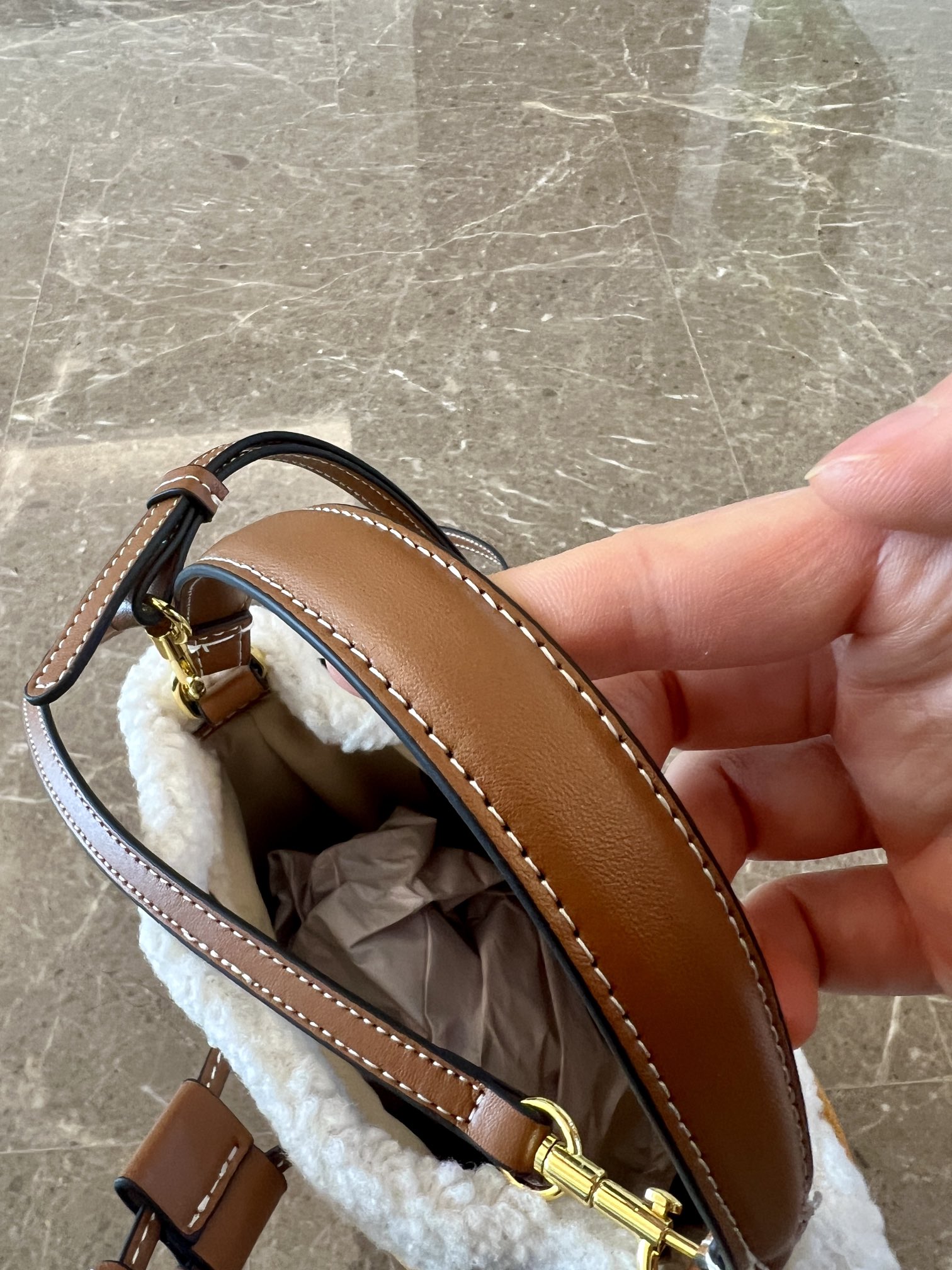 手机实拍❗ 尺寸:14*8*17,软fufu的大眼睛水桶包谁能拒绝❓秋冬的重磅推荐,最最最新款 5