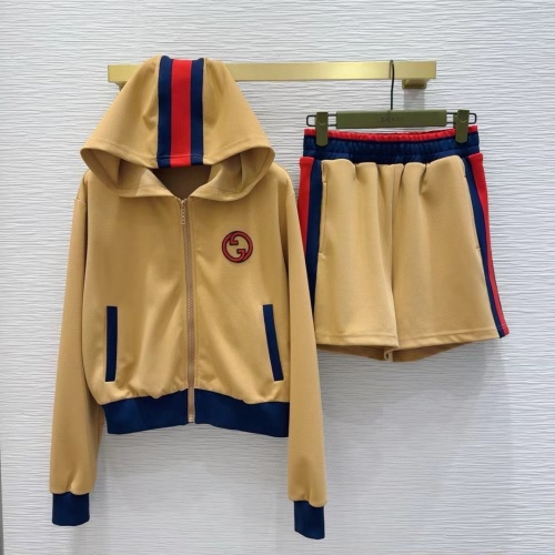 Gucci Tweedelig Trainingspak met Rits en Capuchon - Stijlvol en Comfortabel 1 Gucci Tweedelig Trainingspak met Rits en Capuchon - Stijlvol en Comfortabel