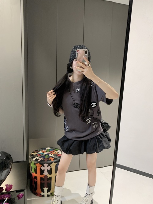 Chanel 2025SS Heavy Logo Cotton T-Shirt Breathable and Soft,Size S-L 1 Chanel 2025SS Heavy Logo Cotton T-Shirt Breathable and Soft,Size S-L