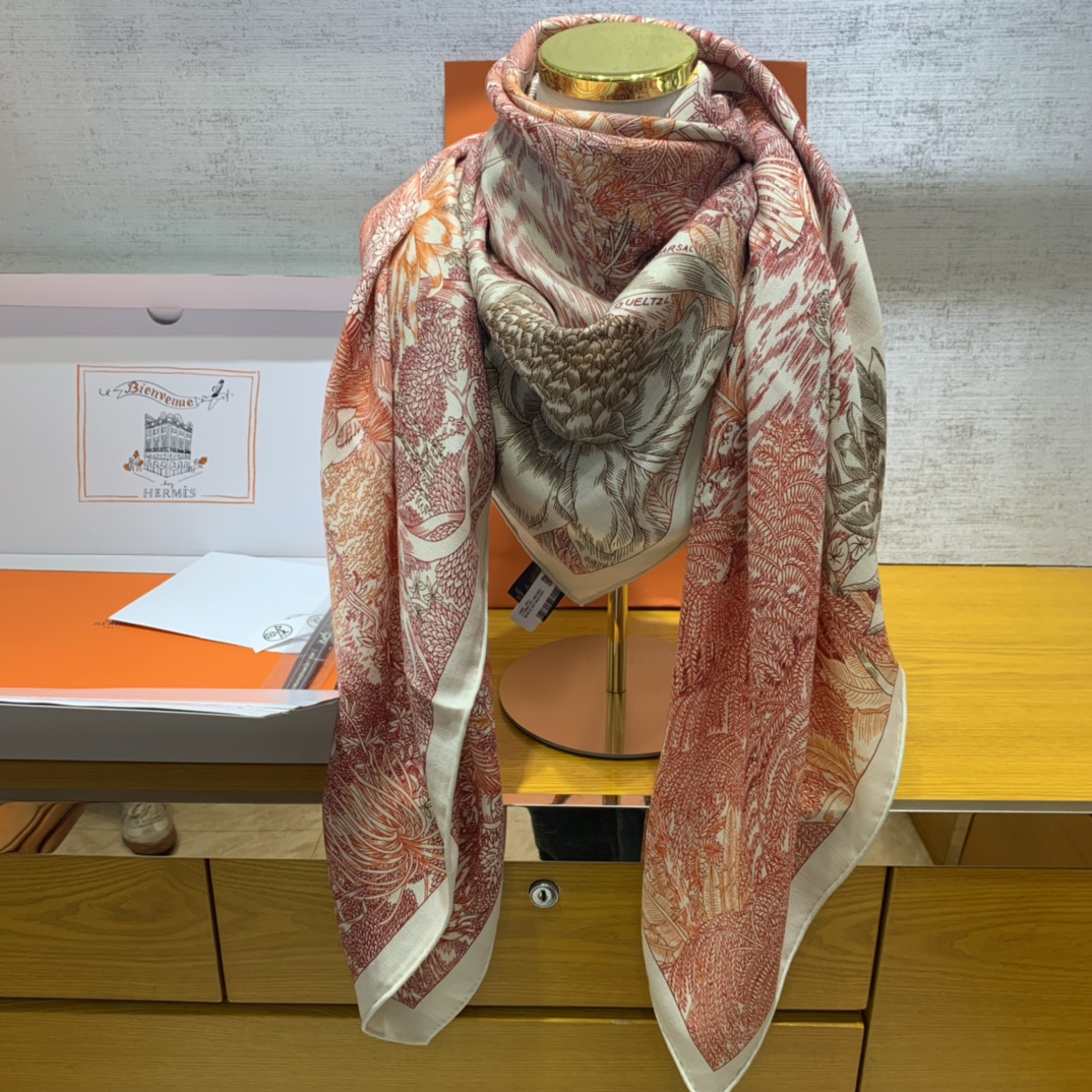 Luxurious Hermes 140 Cashmere & Silk Blend Shawl - Tropical Jungle Design 5 i1722670294 6384 6