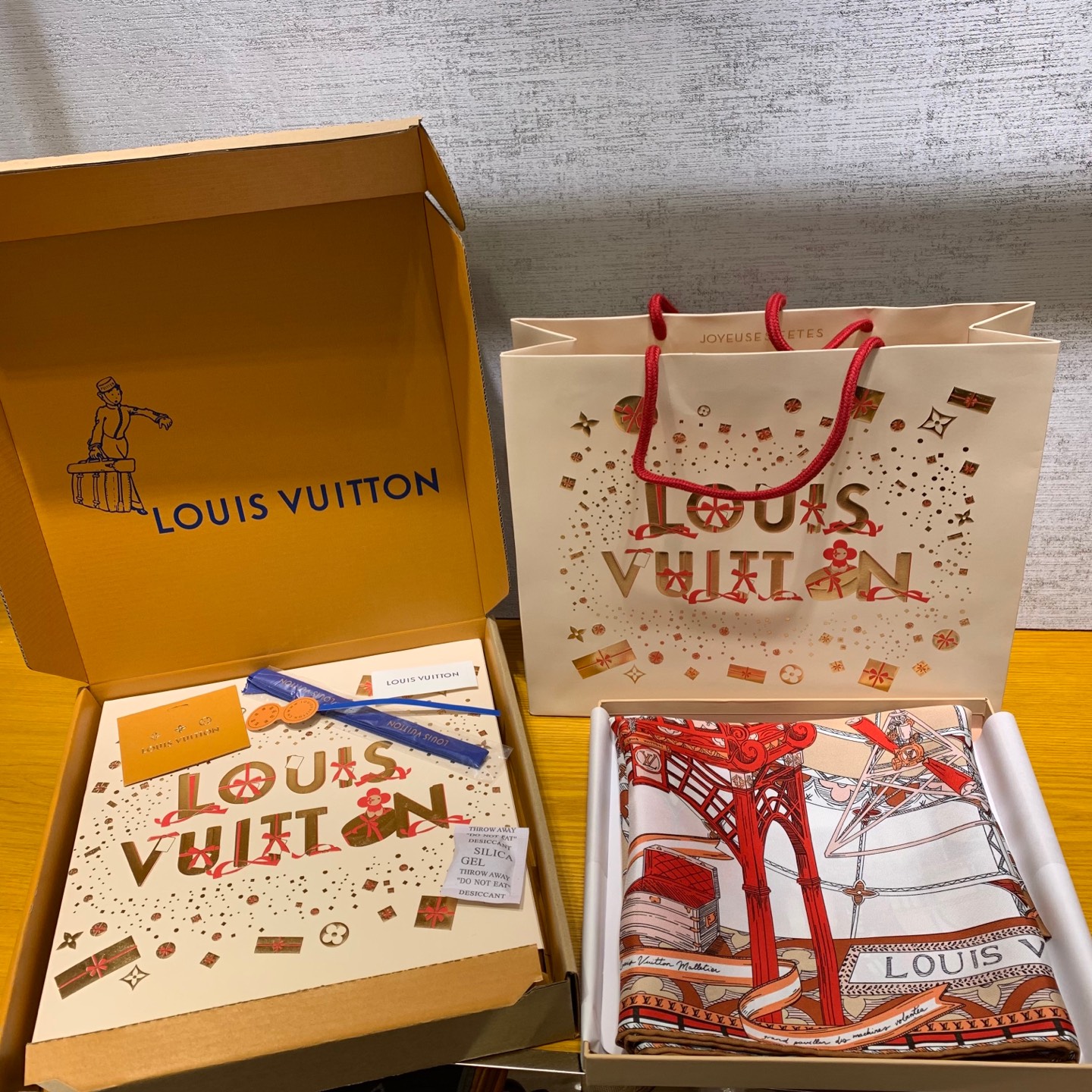 Louis Vuitton Silk Scarf, 90x90cm - 'Fantastic Journey' Design 3 i1736914214631 240 0 1