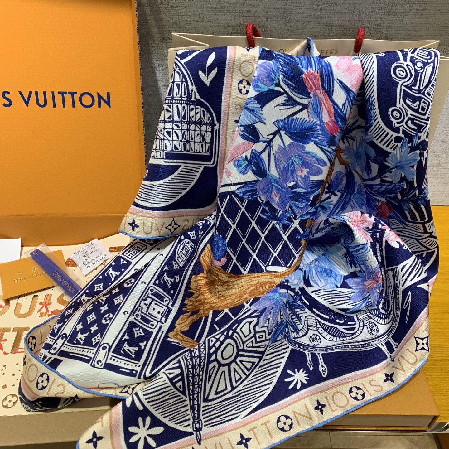 Louis Vuitton Jardin Blue Silk Square Scarf - 90x90cm 8 i1744699095685 6257 0 6