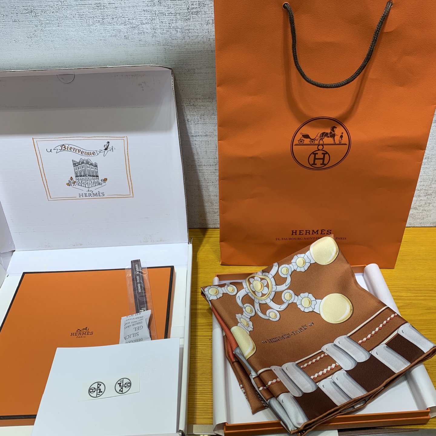 Hermès 100% Twill Silk Scarf, 90*90cm, Hand-Rolled Edges, Orange 3 i1754900291760 8857 0 1