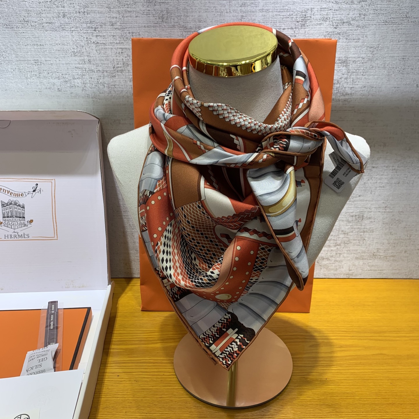 Hermès 100% Twill Silk Scarf, 90*90cm, Hand-Rolled Edges, Orange 5 i1754900293020 2056 0 3
