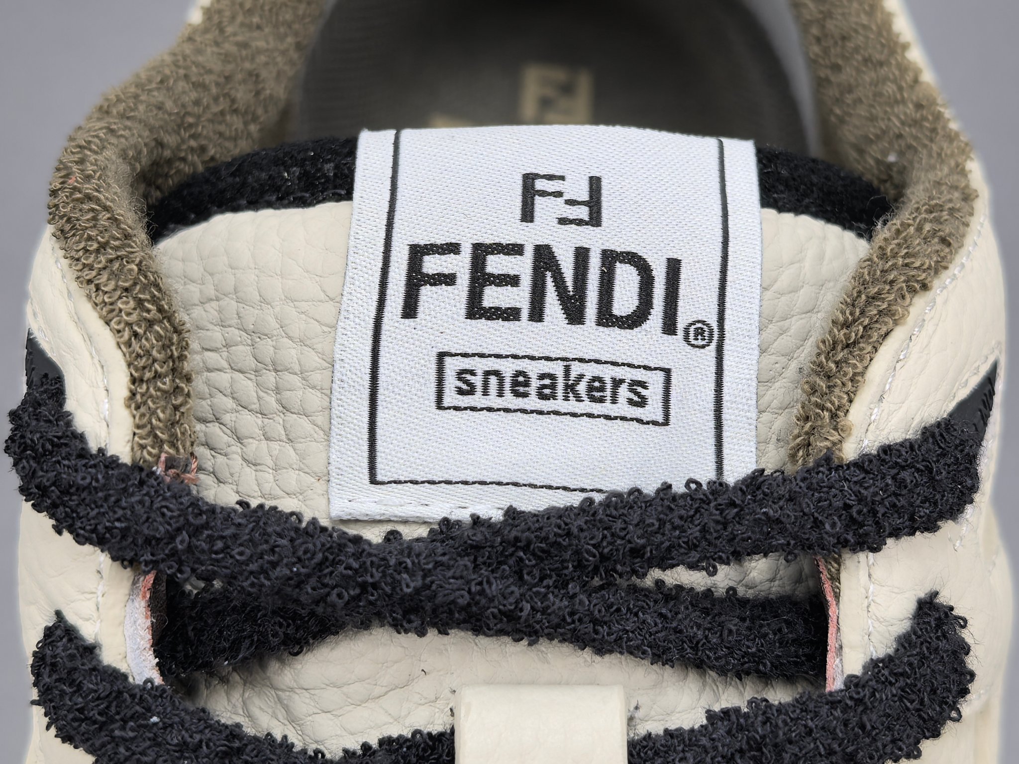 FENDI SHOE P Channel Advantage Engros tilgængelig — photo 7