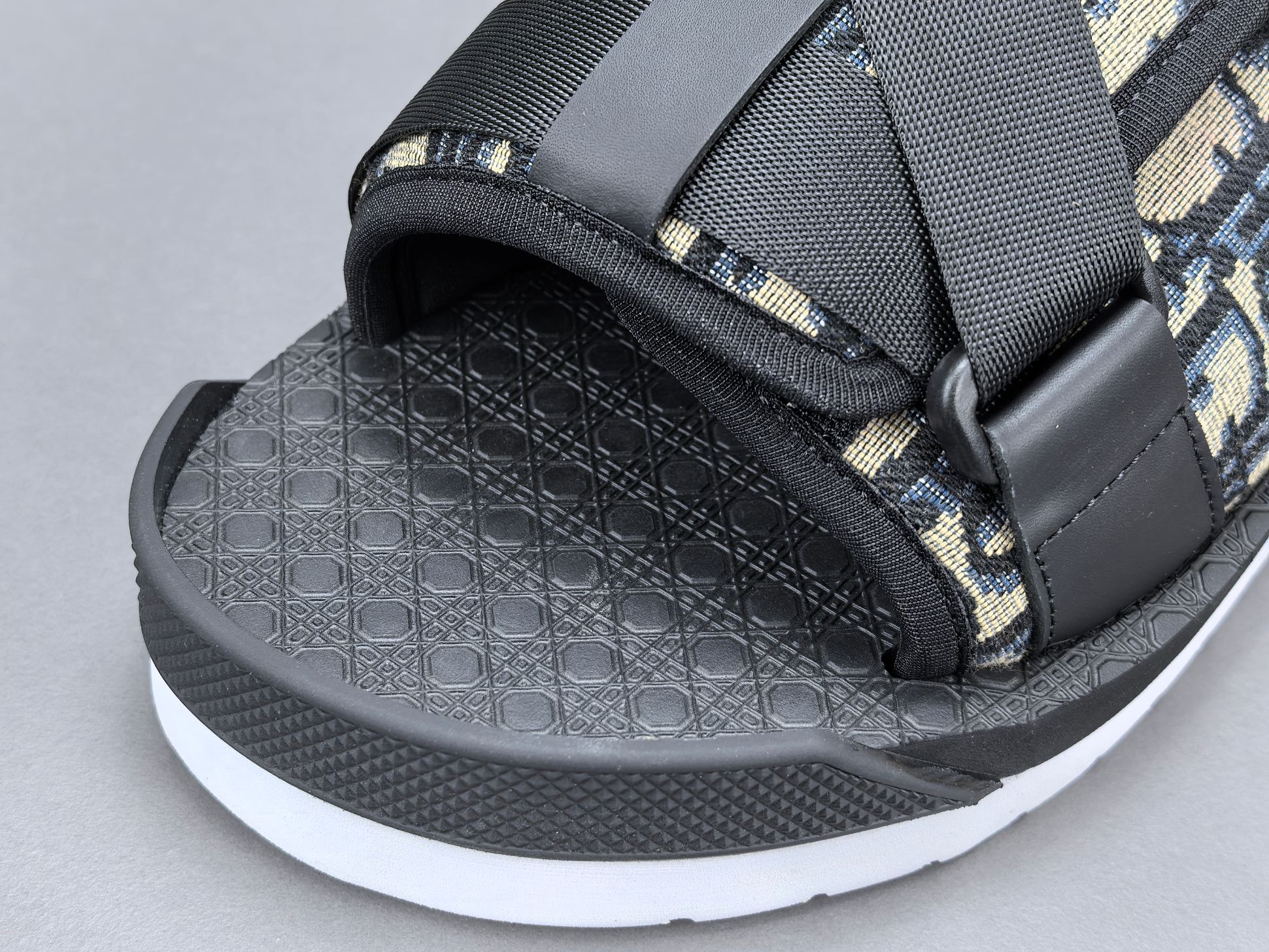 Chaussure dior P Channel Advantage, vente en gros disponible — photo 2