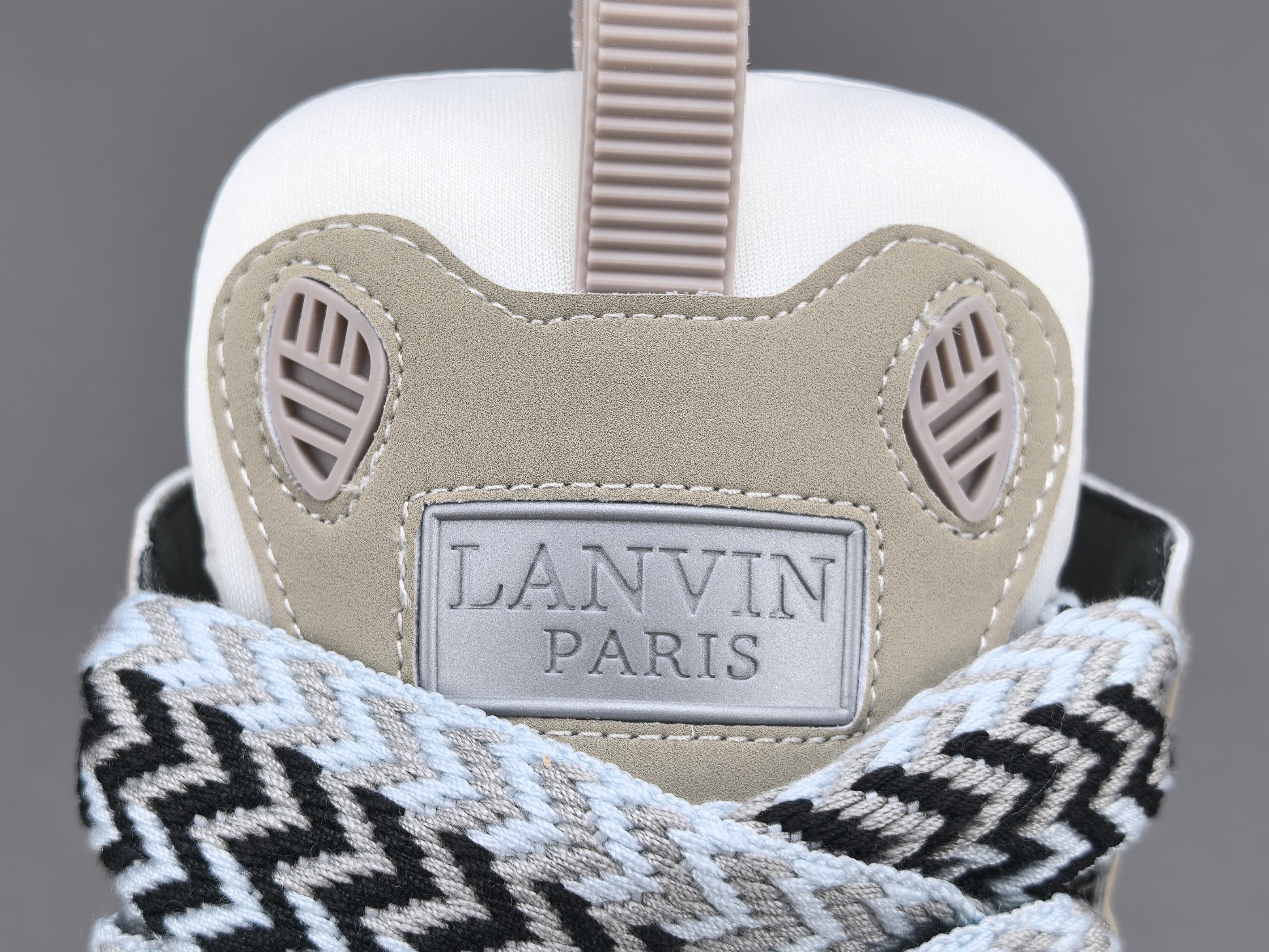 
【莞产 浪凡】Lanvin浪凡 Curb 皮质拼接 低帮 低帮 时尚板鞋 男女同款
尺码35 36 3