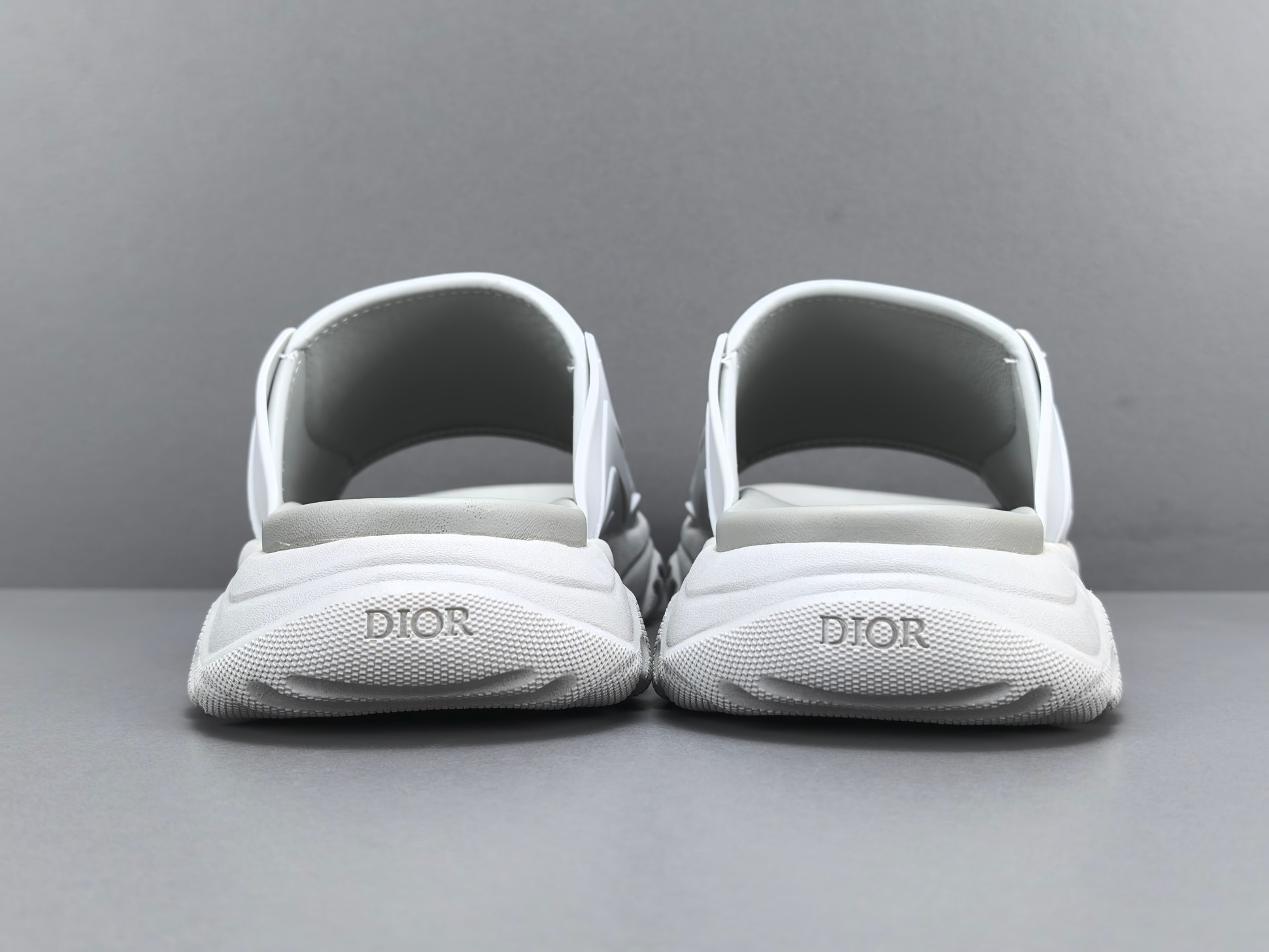 Мужские сандалии с рельефной подошвой и принтом Dior