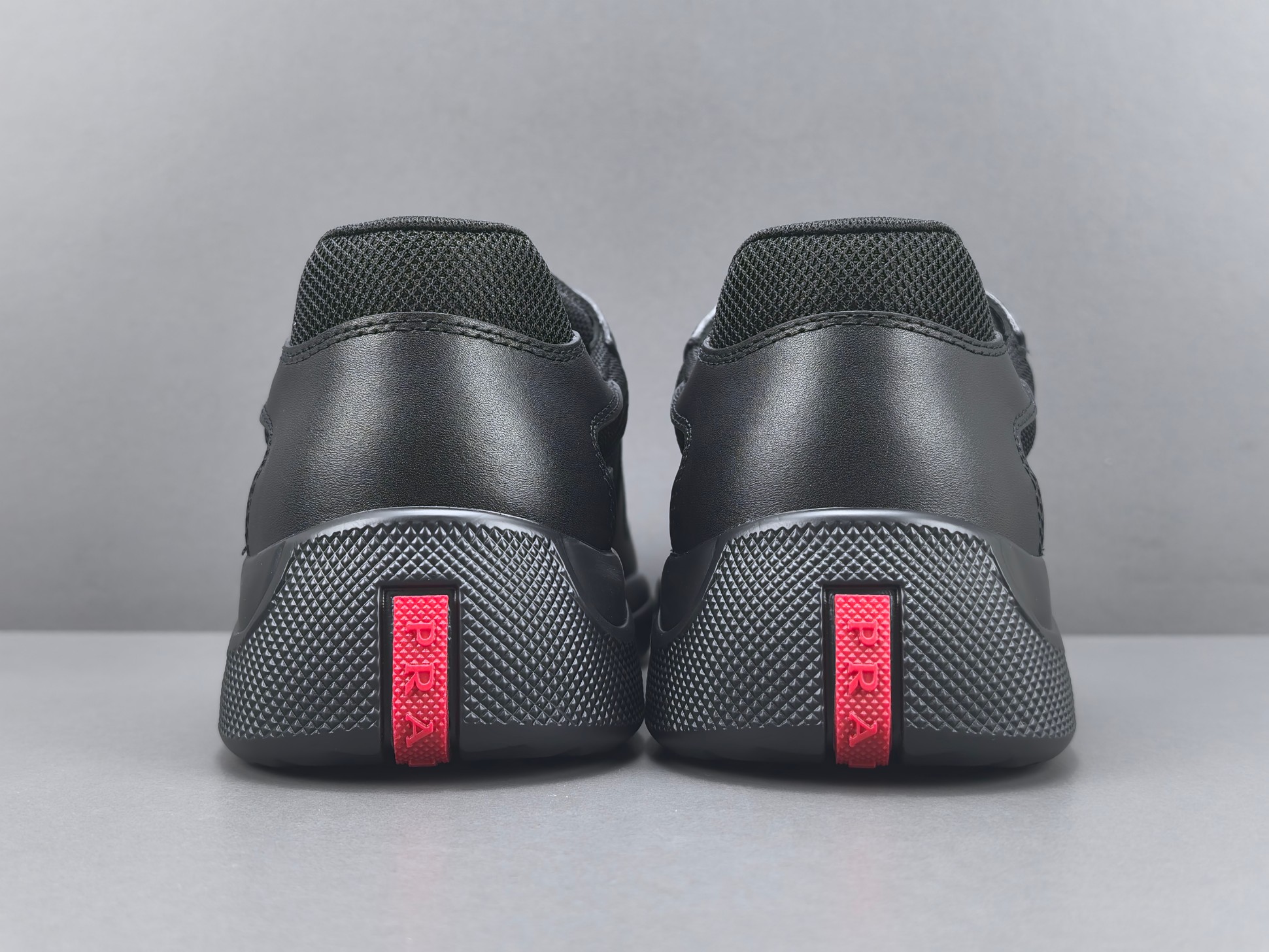 P 【纯原版 普拉达】PRADA America's Cup 漆皮 圆头系带时尚防滑耐磨 低帮运动鞋 尺