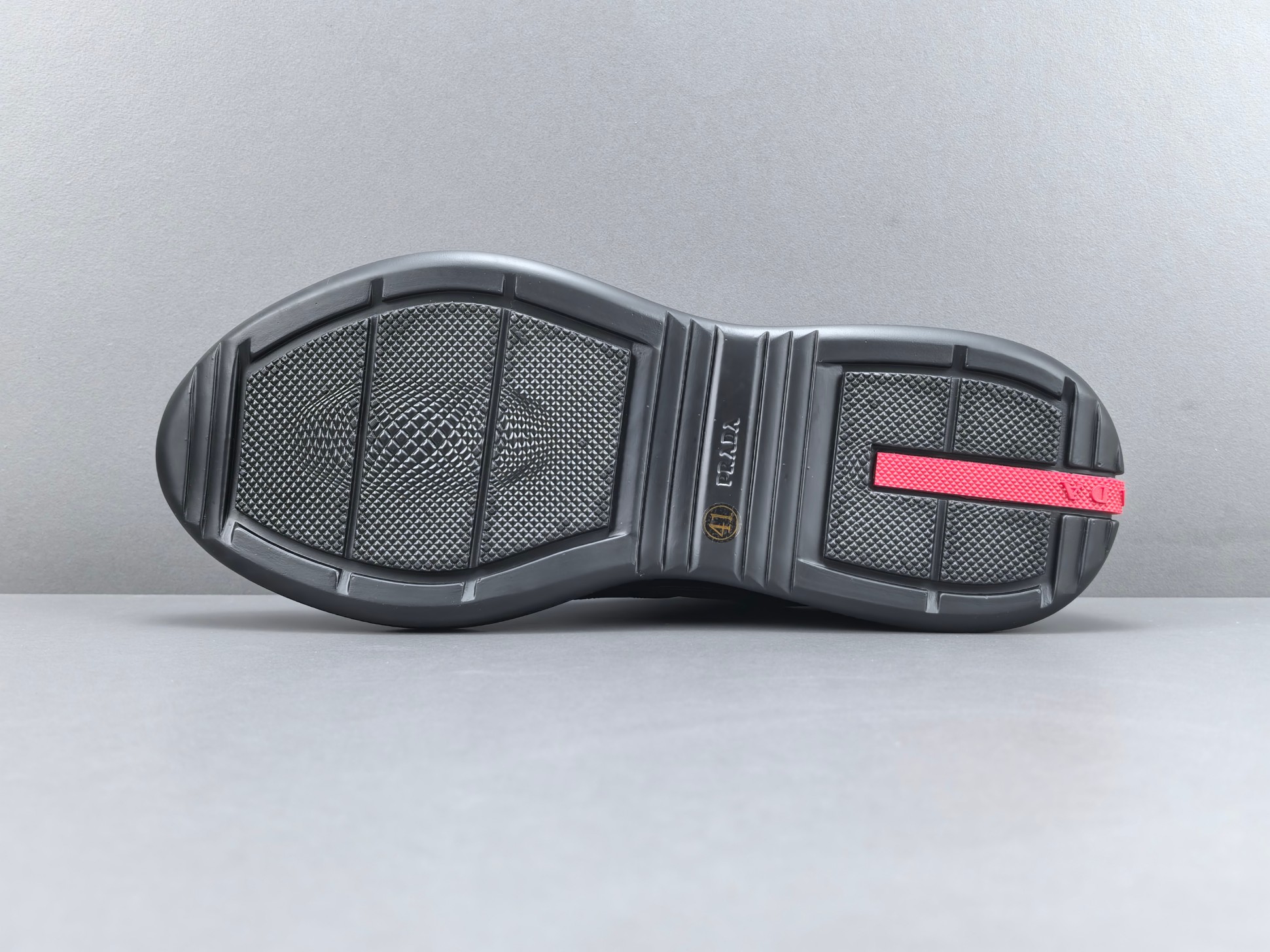 P 【纯原版 普拉达】PRADA America's Cup 漆皮 圆头系带时尚防滑耐磨 低帮运动鞋 尺