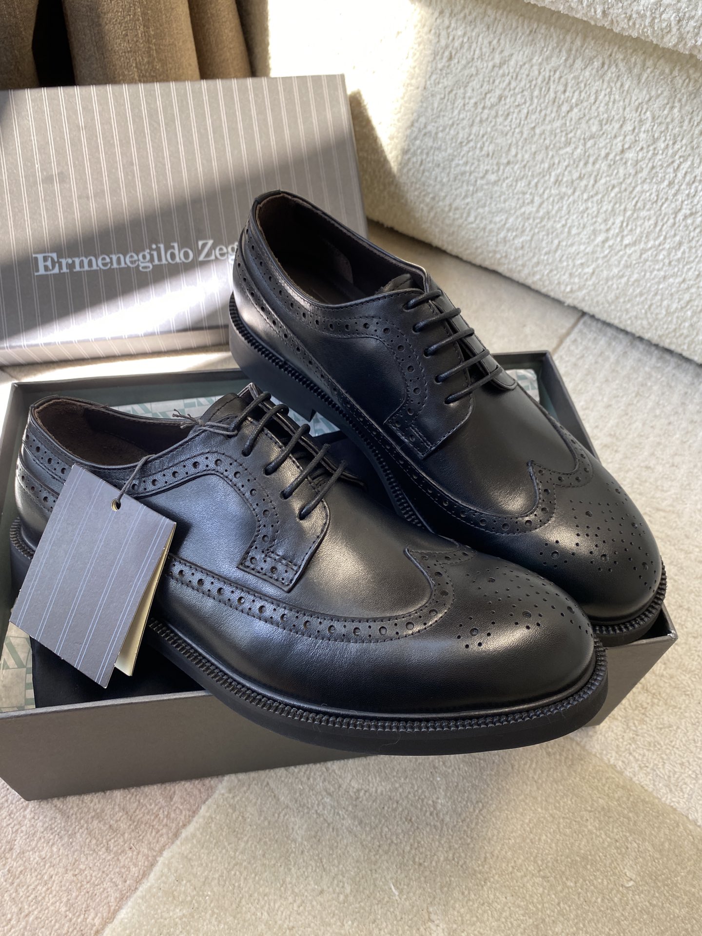 NO:273064,——— Classic black, so many leather shoes for men, really recommend this one, which can be casual and business-friendly, and there is no need to say much about the quality details. It is Zenia's normal low-key, comfortable and luxurious!  , zegna19860909——— 经典黑,那么多款皮鞋男士皮鞋真的重磅推荐这一款,可休闲可商务,品质细节就不用多说了,实属杰尼亚常态低调舒适奢华！,,zegna,Men's shoes