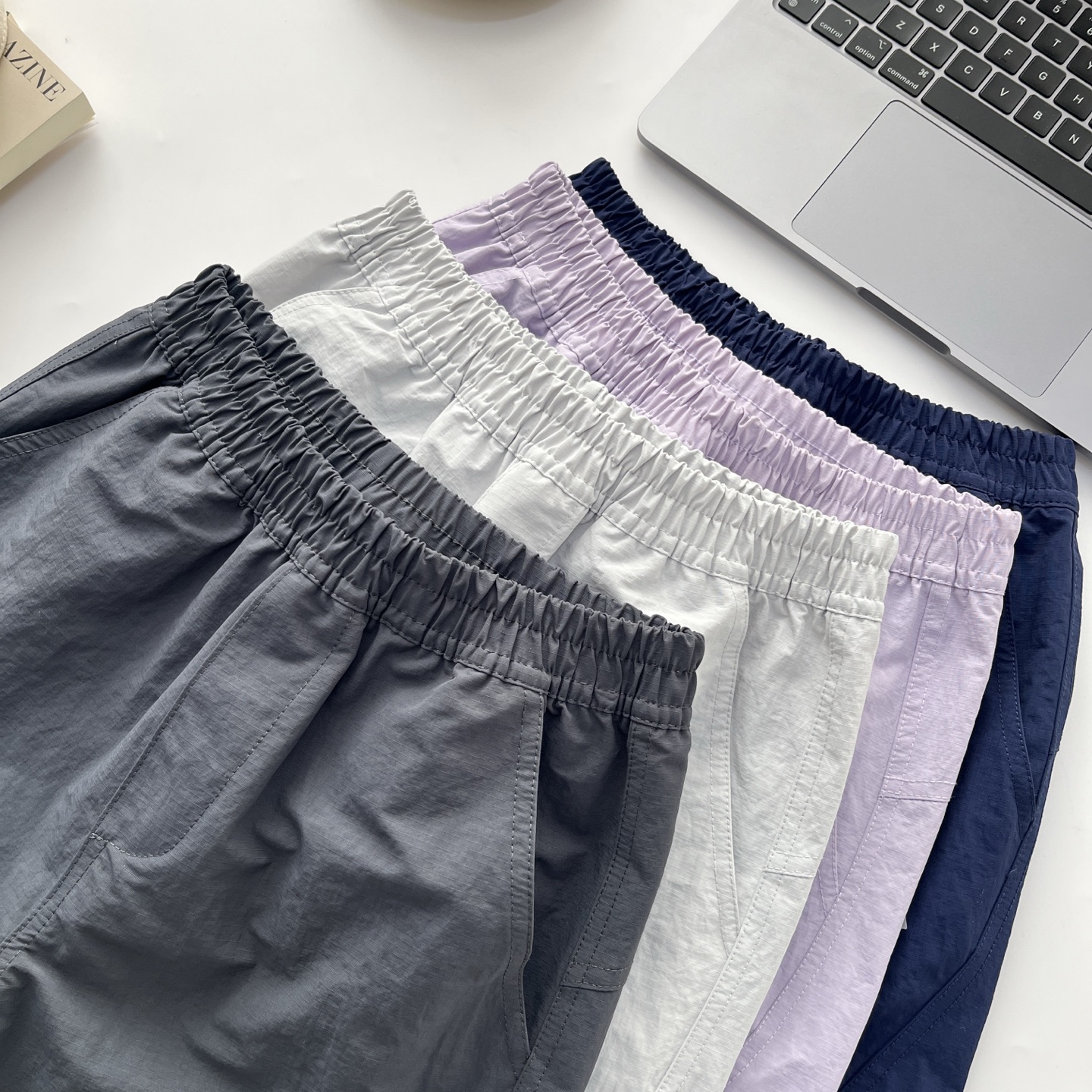 Precio promocional 89.9, un pantalón tallas 120-170. Los detalles de confección son realmente buenos 👍🏻 Cintura limpi…