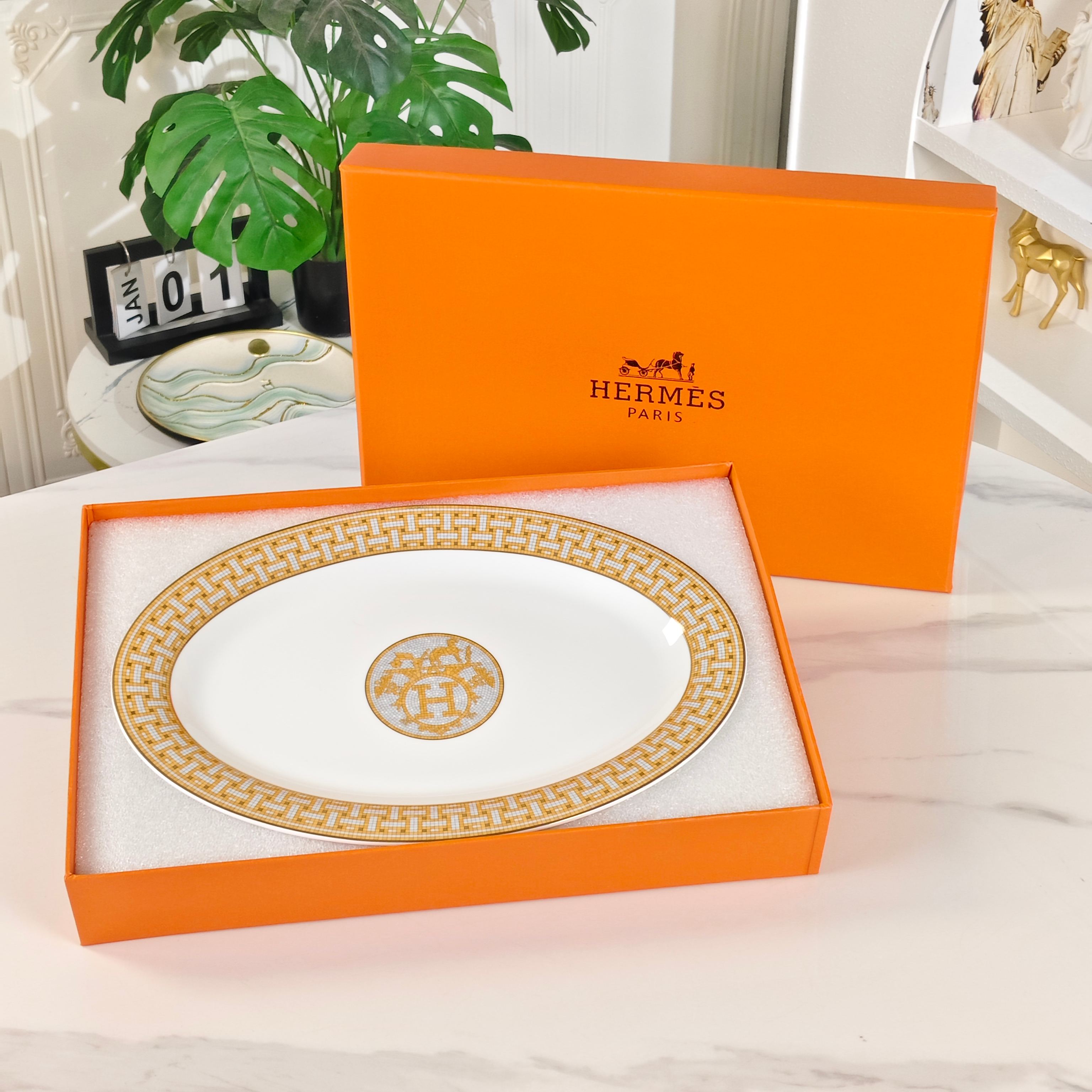 爱马仕 Hermès 高定典藏名品高定成衣时装外套连衣裙衬衫T恤 #DDA4A2B5 2