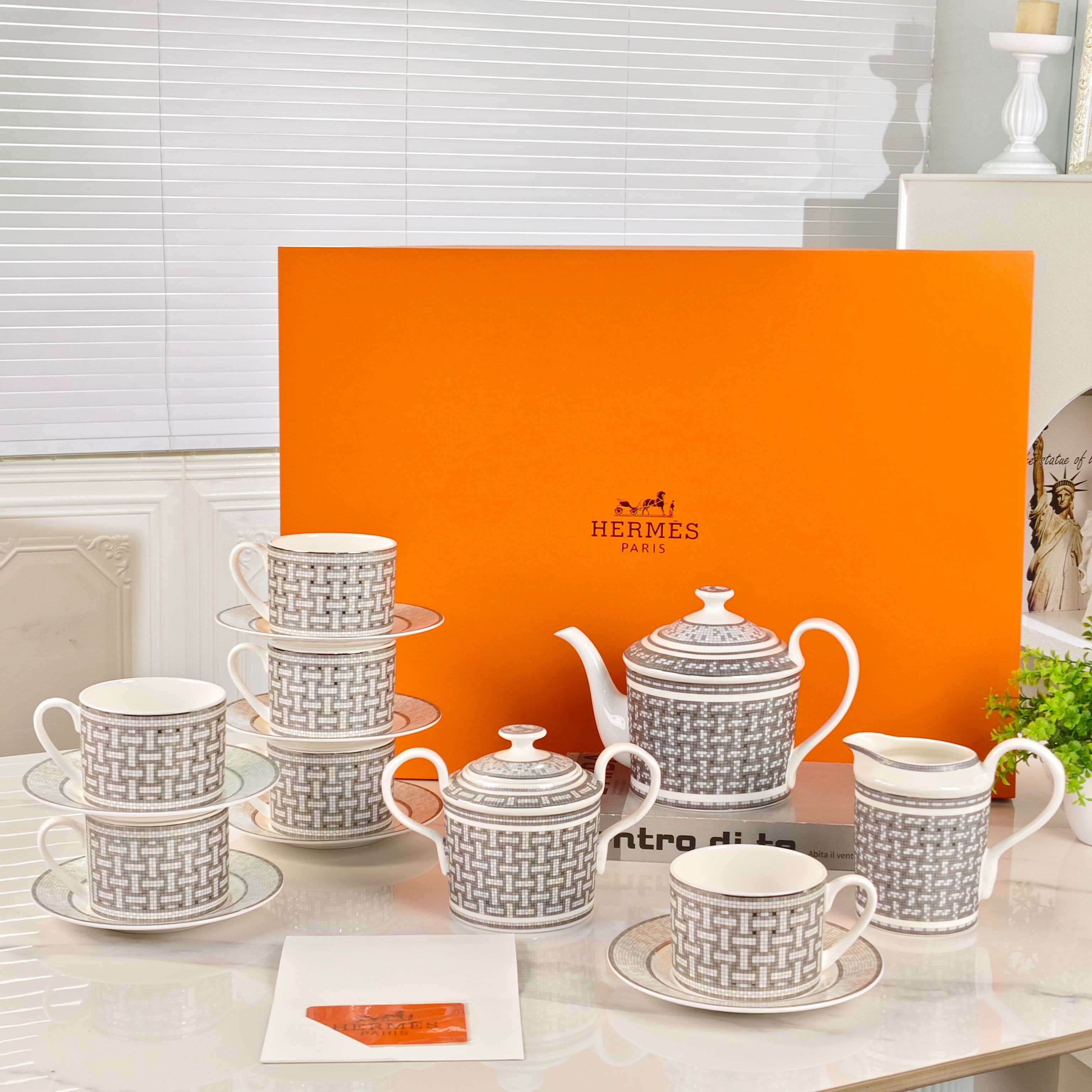 爱马仕 Hermès 高定典藏名品高定成衣时装外套连衣裙衬衫T恤 #3D7C0BFB 2
