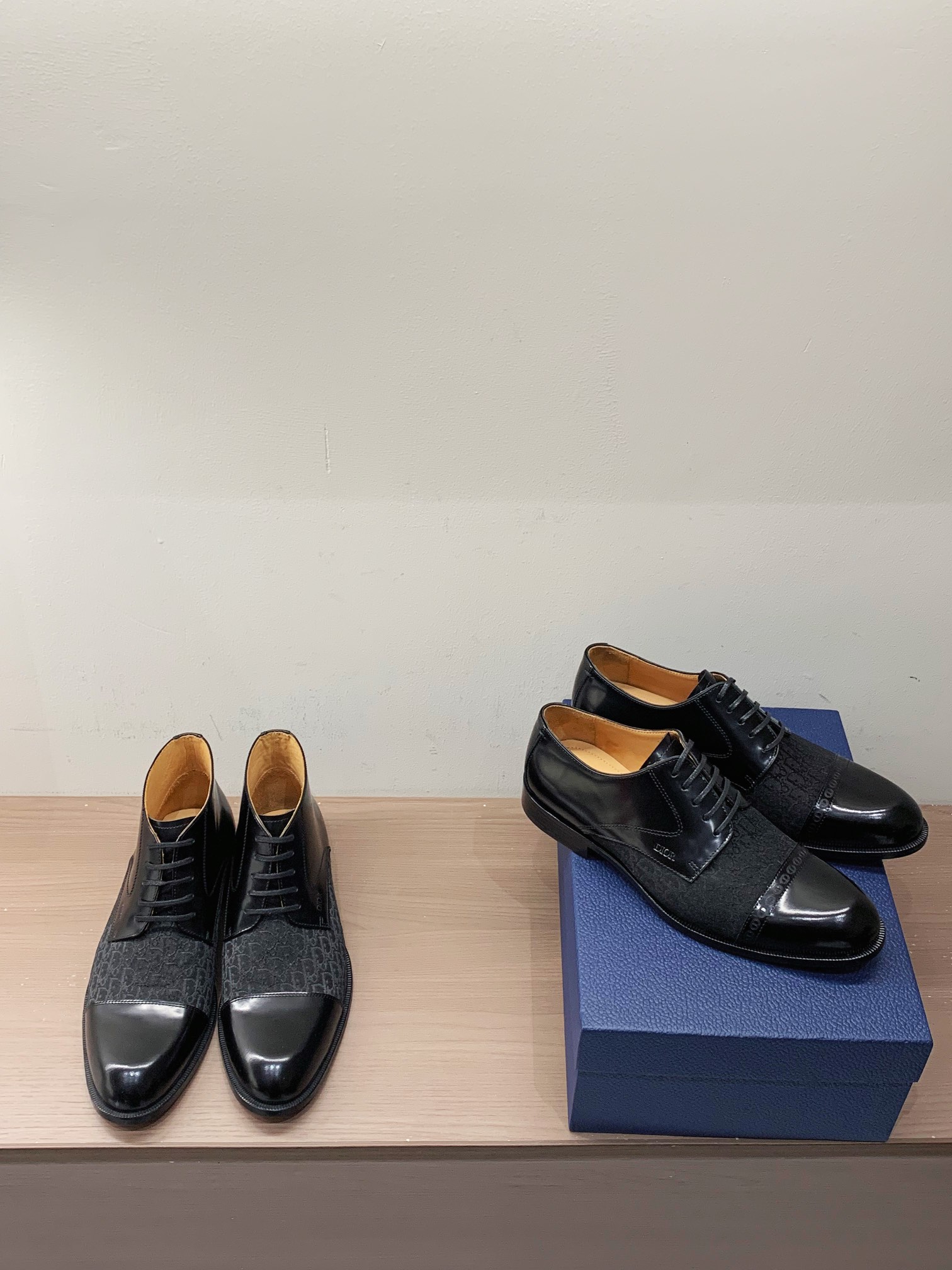 Zapatos sencillos VS botas cortas
