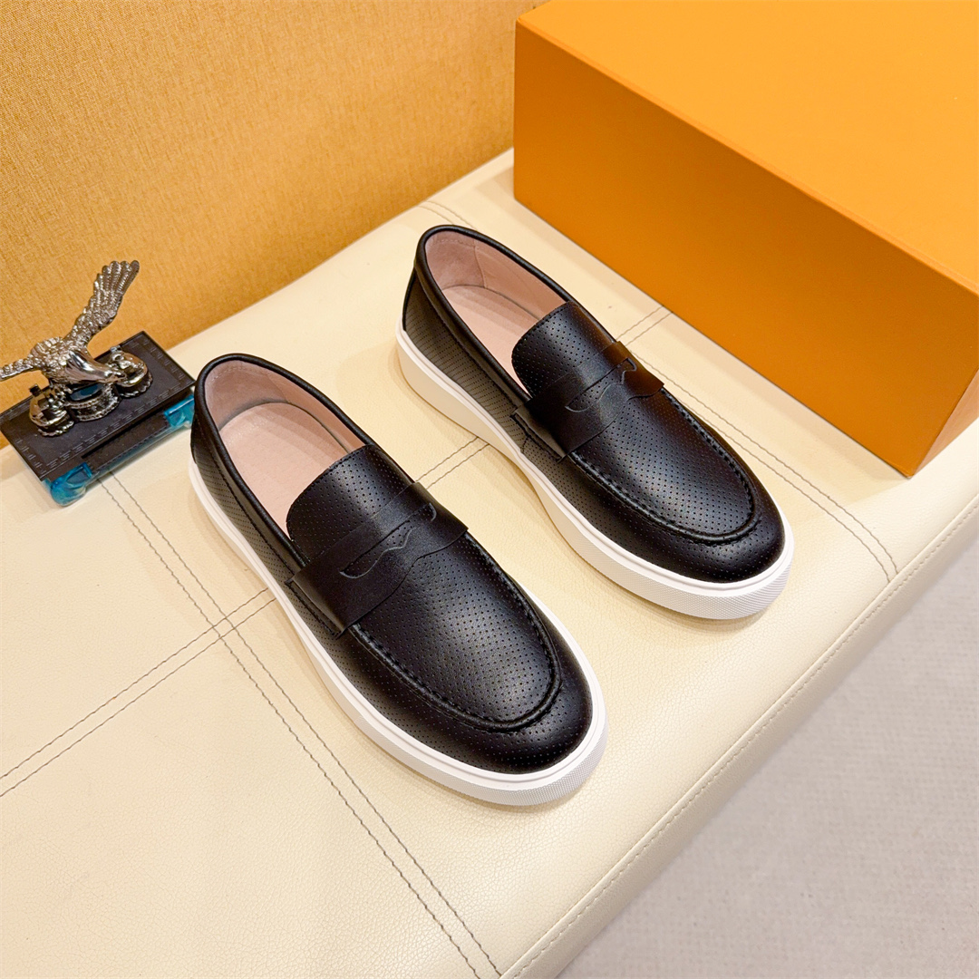 NO:852991,[Gucci] New style loafers. Exclusively molded and customized style. The fabric is made of Italian imported cowhide punching. Genuine leather breathable lining. Exclusively molded and customized foam outsole is wear-resistant, lightweight and non-slip. Counter-level version, perfect match, on-foot effect, exquisite carving, code number 38-44.A1,, loafers,cowhide19860909［古奇］新款乐福鞋.独家开模定制风格,面料采用意大利进口牛皮冲孔,真皮透气内里.独家开模定制发泡大底耐磨、轻便,防滑.专柜级别版型,完美搭配、上脚效果,车工精致,码数38-44.A1,,loafers,cowhide,Men's shoes