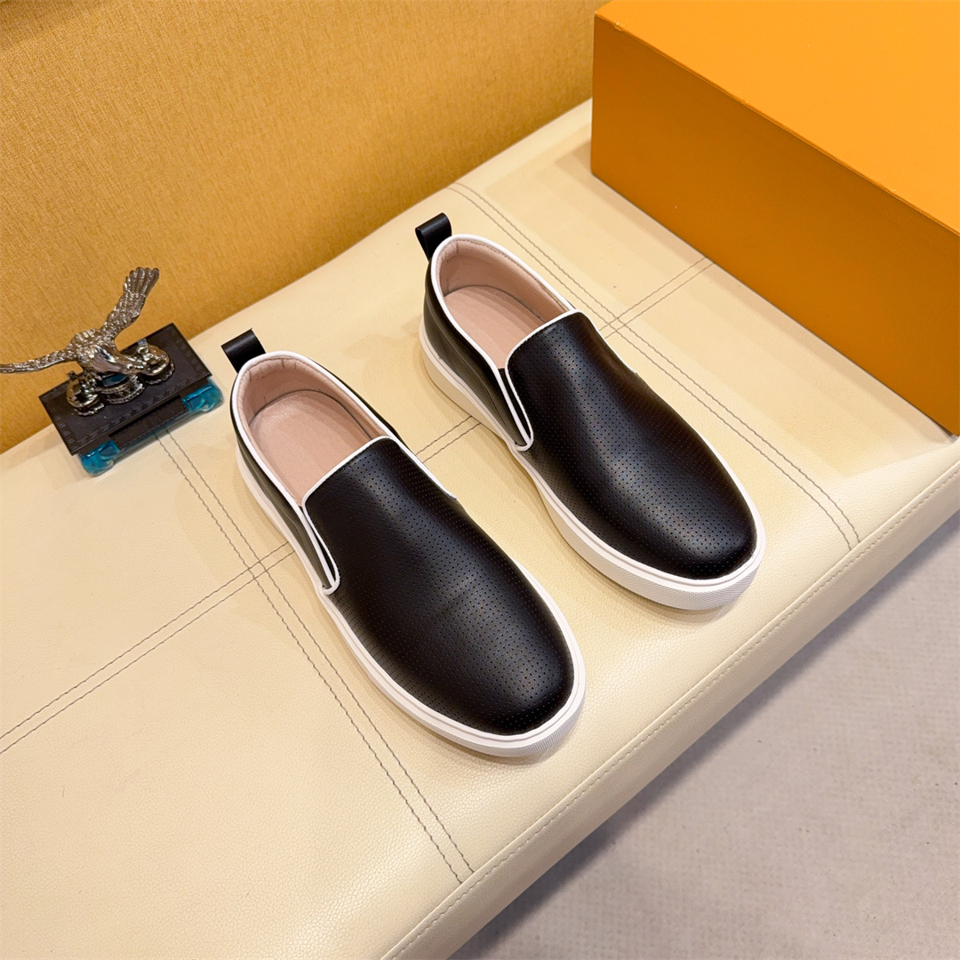 NO:853022,[Gucci] New style loafers. Exclusively molded to customize the style. The fabric is made of Italian imported cowhide leather with breathable lining. Exclusively molded to customize the foam outsole to be wear-resistant, lightweight and non-slip. Counter-level version, perfect match, on-foot effect, exquisite carving, code number 38-44.A1,, loafers, cowhide19860909［古奇］新款乐福鞋.独家开模定制风格,面料采用意大利进口牛皮真皮透气内里.独家开模定制发泡大底耐磨、轻便,防滑.专柜级别版型,完美搭配、上脚效果,车工精致,码数38-44.A1,,loafers,cowhide,Men's shoes