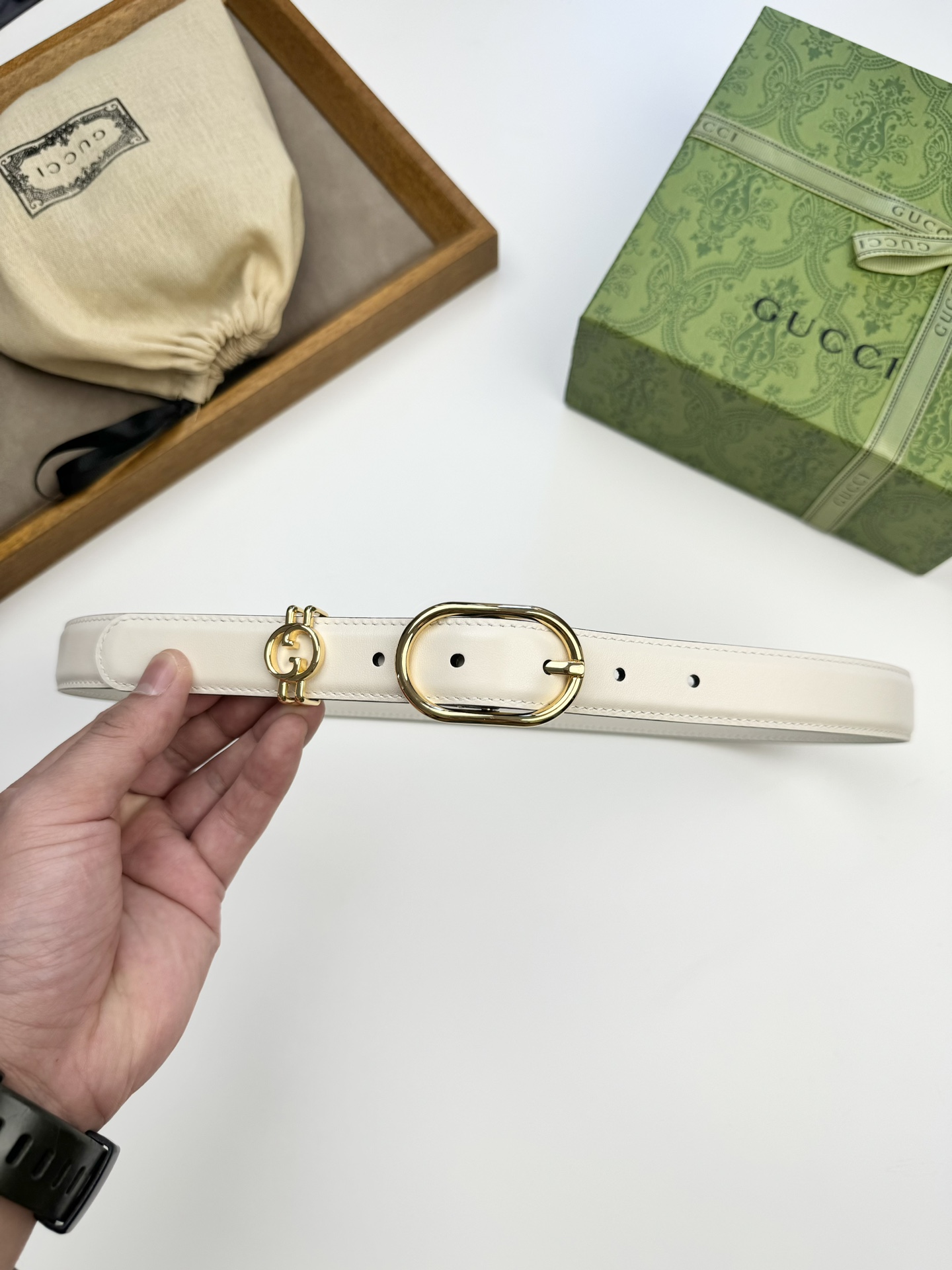 Gucci 新款Gucci GG 针扣女士简约腰带进口头层牛皮， 皮底。 的手工无可挑剔，小巧，宽度 3.0cm