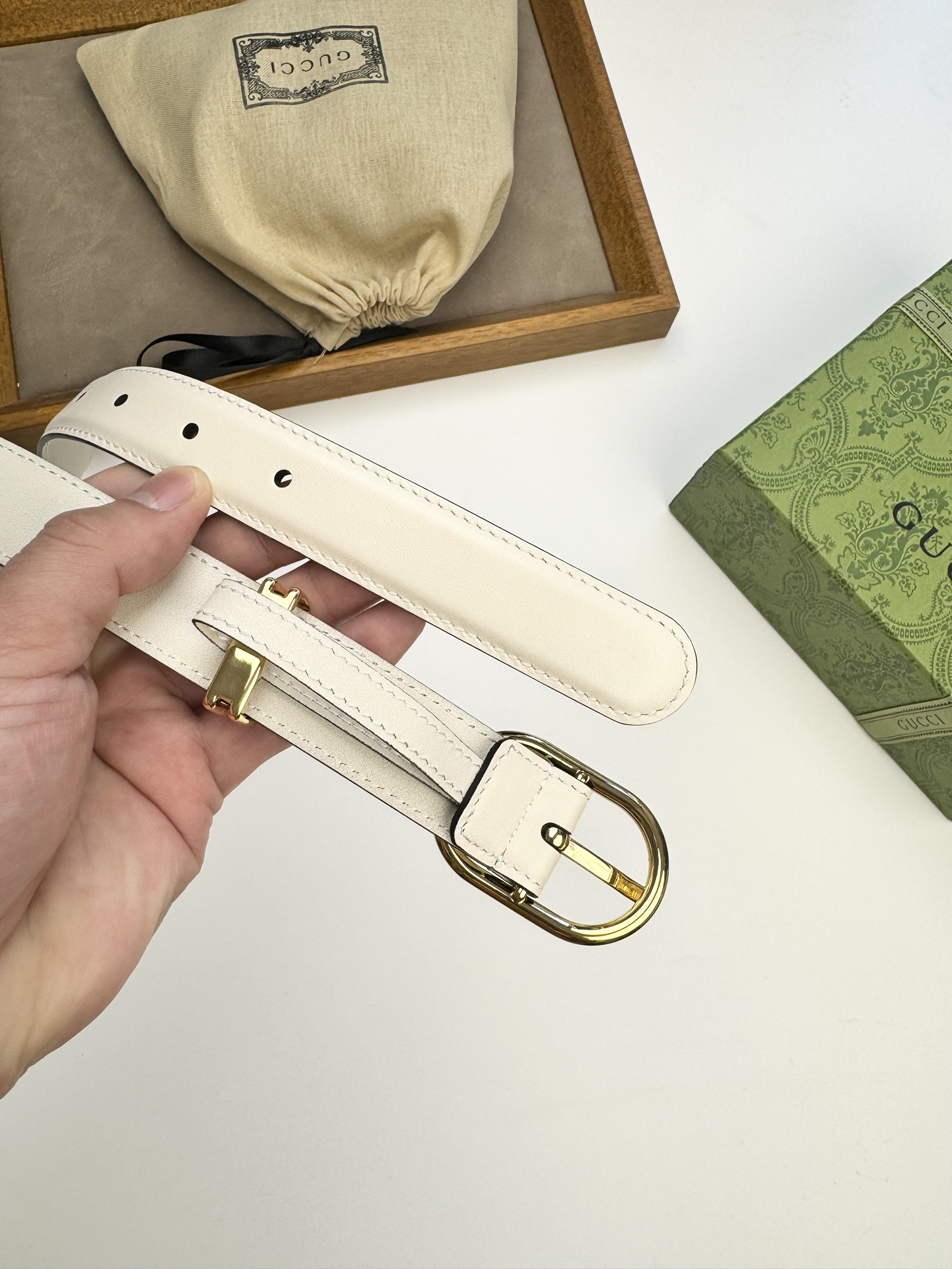 Gucci 新款Gucci GG 针扣女士简约腰带进口头层牛皮， 皮底。 的手工无可挑剔，小巧，宽度 3.0cm