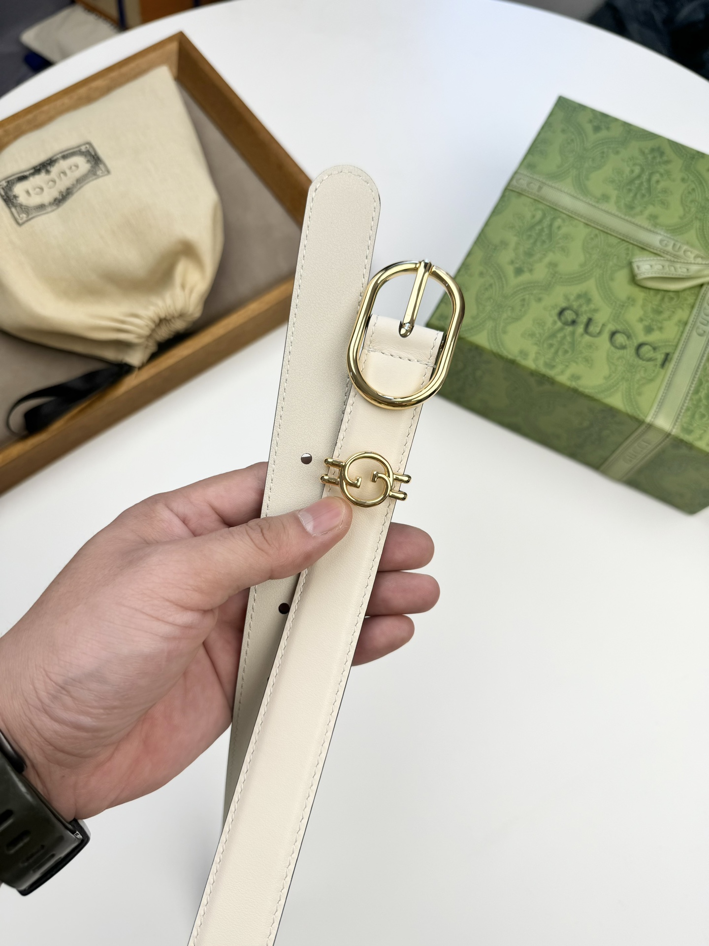 Gucci 新款Gucci GG 针扣女士简约腰带进口头层牛皮， 皮底。 的手工无可挑剔，小巧，宽度 3.0cm