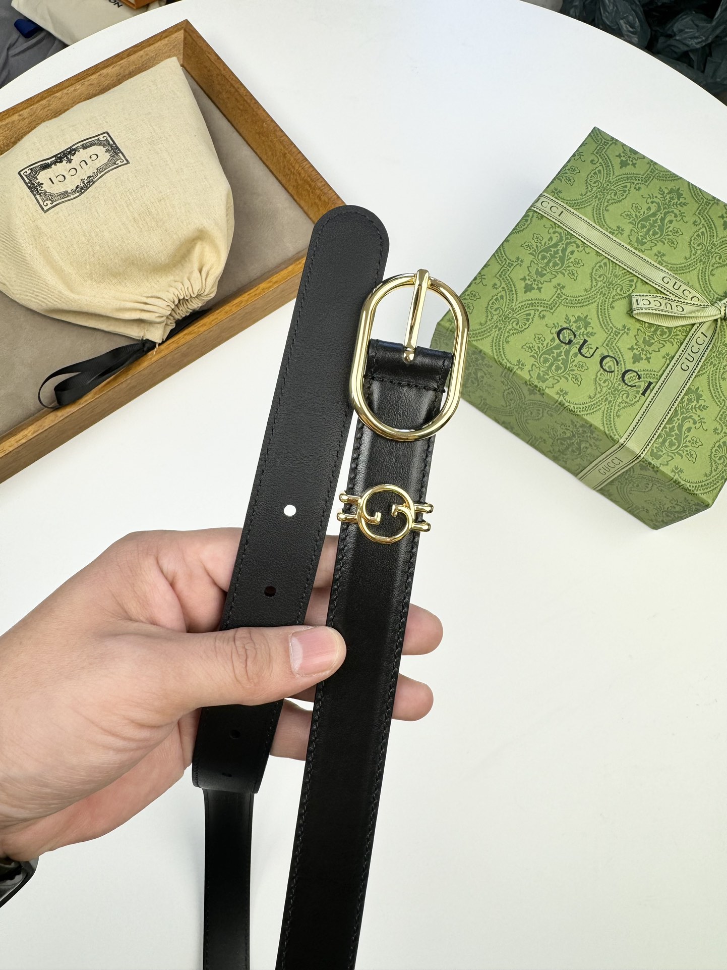 Gucci 新款Gucci GG 针扣女士简约腰带进口头层牛皮， 皮底。 的手工无可挑剔，小巧，宽度 3.0cm