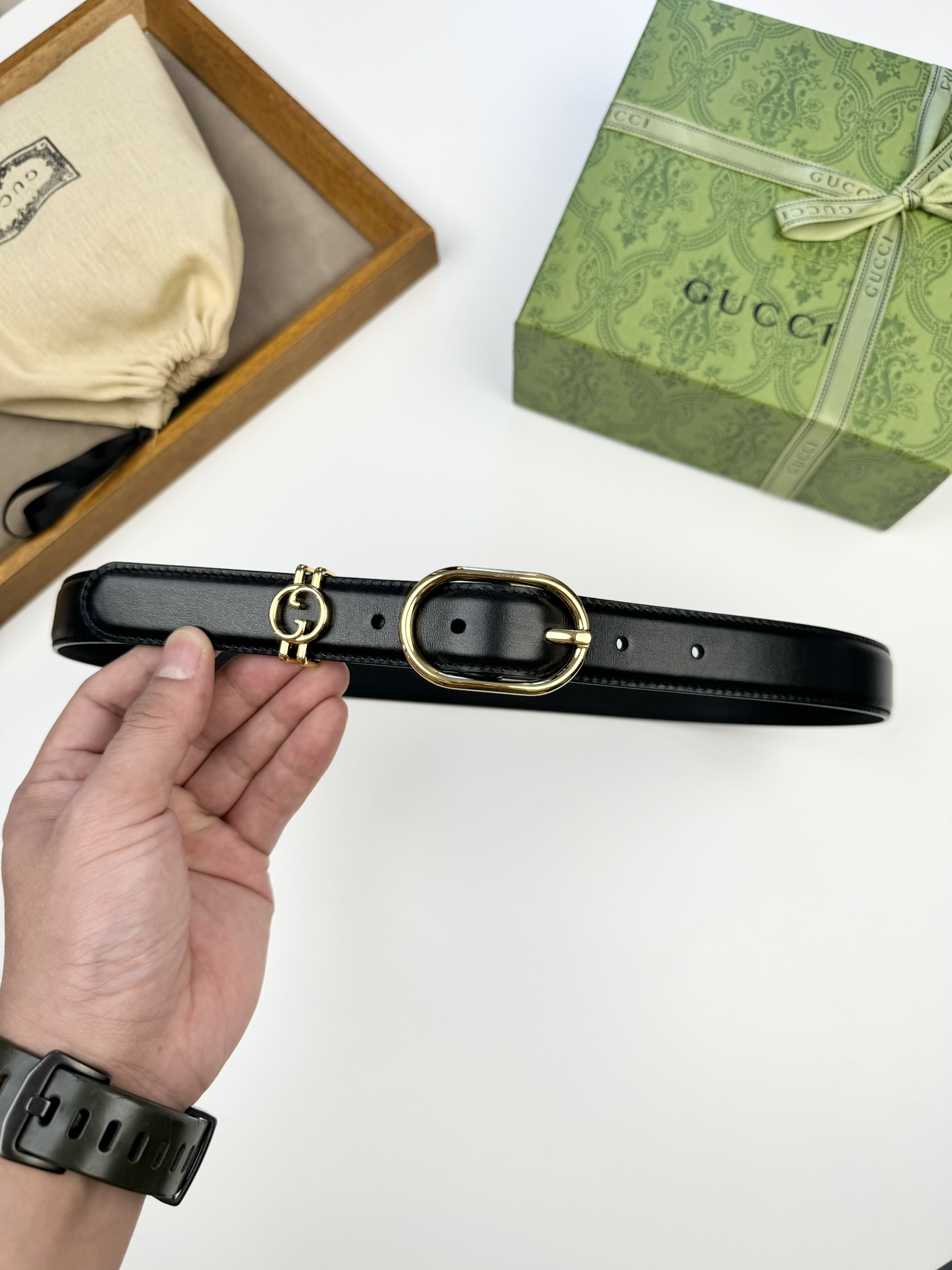 Gucci 新款Gucci GG 针扣女士简约腰带进口头层牛皮， 皮底。 的手工无可挑剔，小巧，宽度 3.0cm
