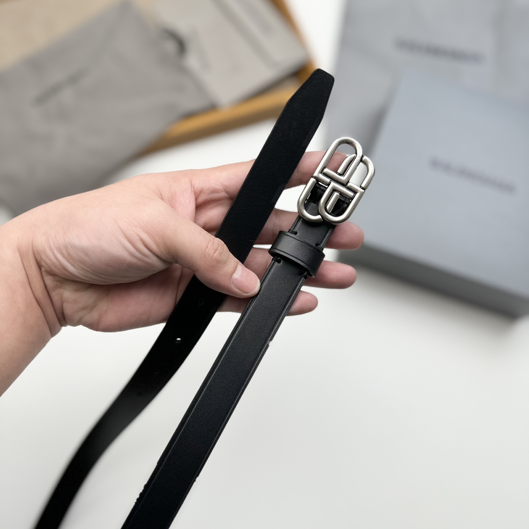 Balenciaga BALENCIAGA巴黎世家情侣腰带 BB扣 单层树膏牛皮 宽度2