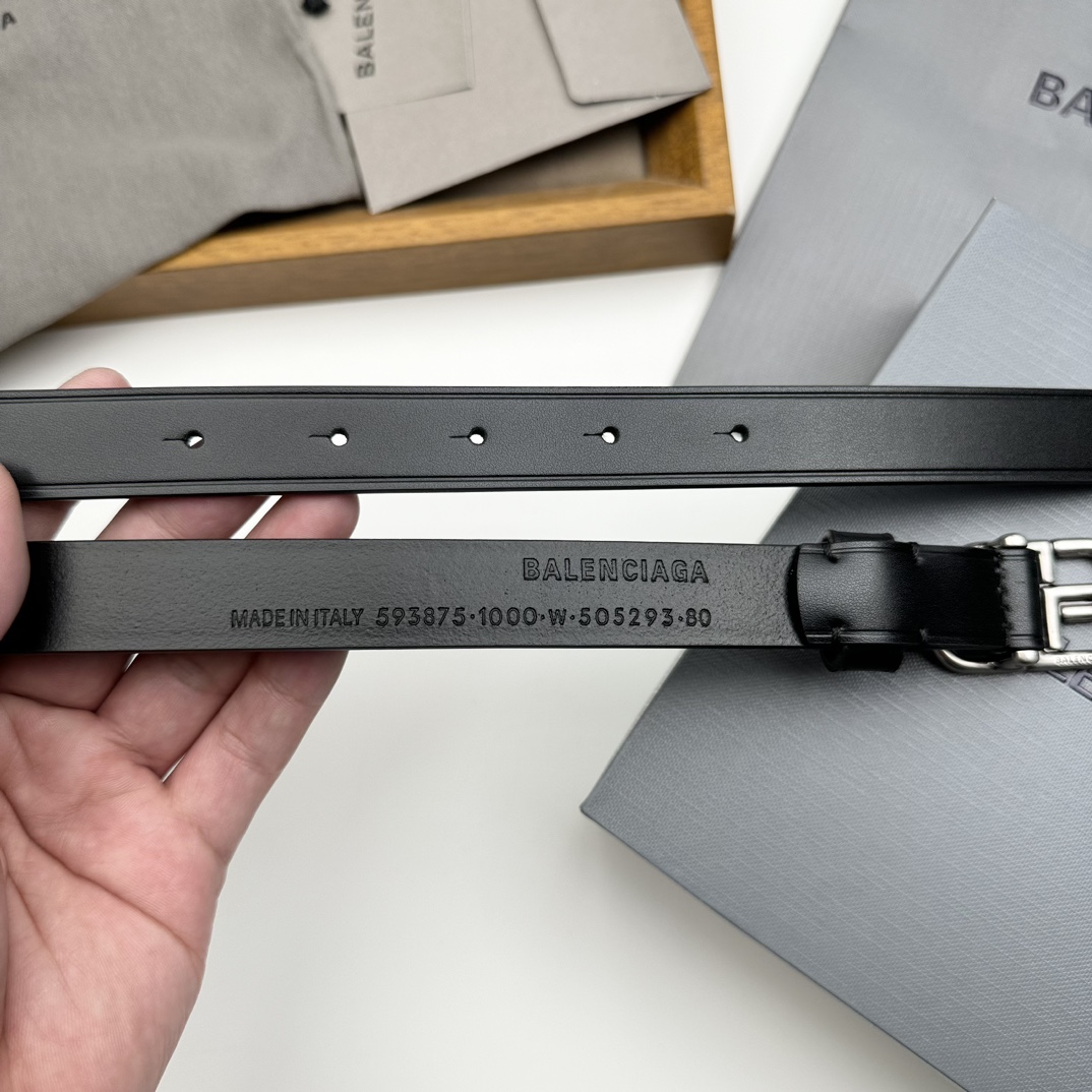 Balenciaga BALENCIAGA巴黎世家情侣腰带 BB扣 单层树膏牛皮 宽度2