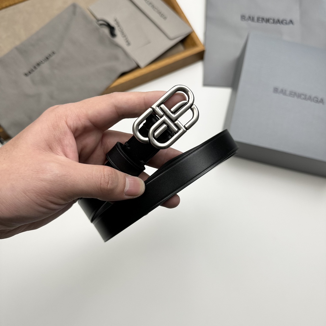 Balenciaga BALENCIAGA巴黎世家情侣腰带 BB扣 单层树膏牛皮 宽度2
