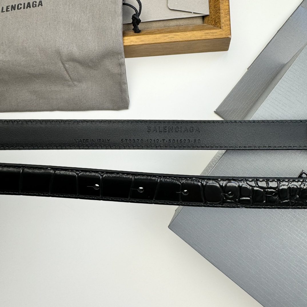 Balenciaga BALENCIAGA巴黎世家情侣腰带 BB扣 单层树膏牛皮 宽度2