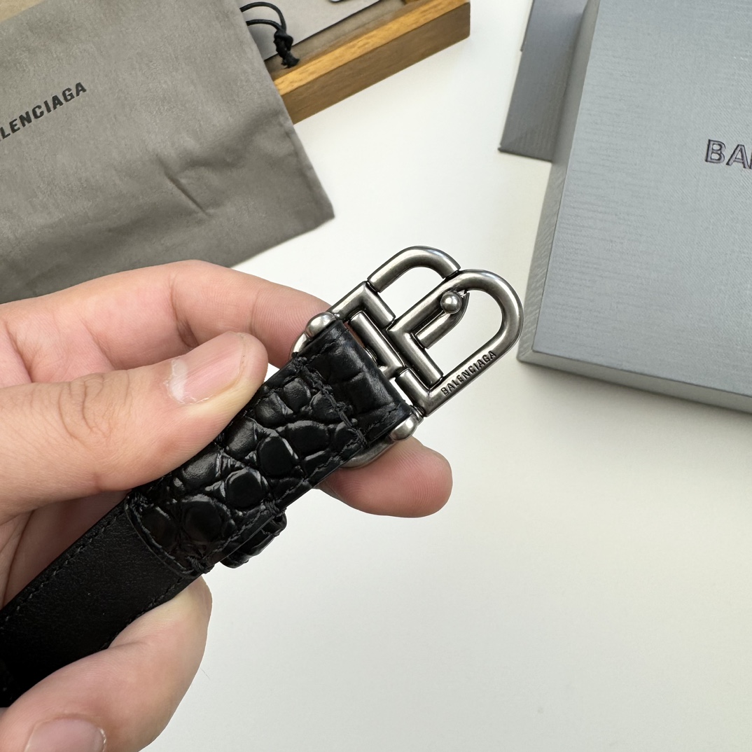 Balenciaga BALENCIAGA巴黎世家情侣腰带 BB扣 单层树膏牛皮 宽度2