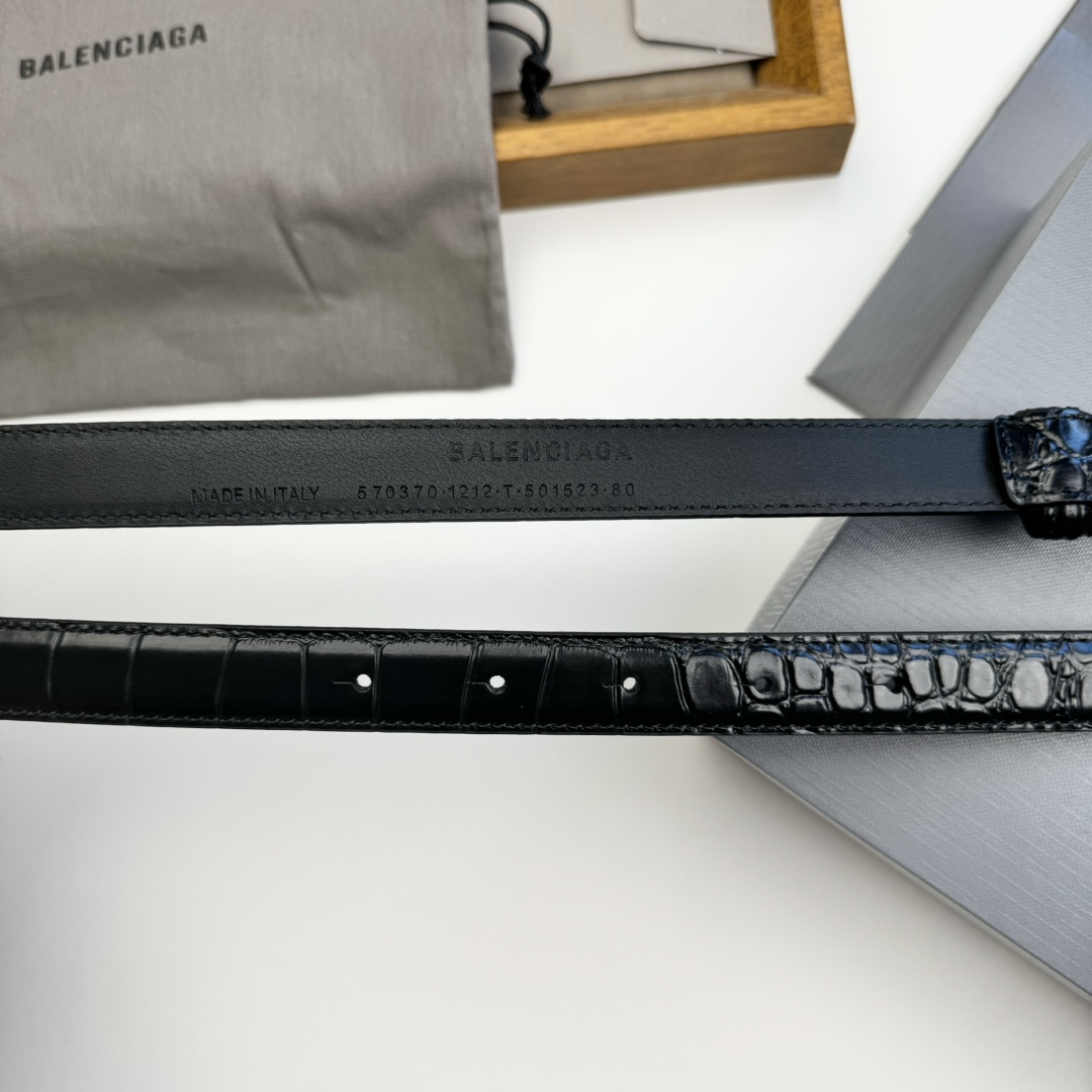 Balenciaga BALENCIAGA巴黎世家情侣腰带 BB扣 单层树膏牛皮 宽度2