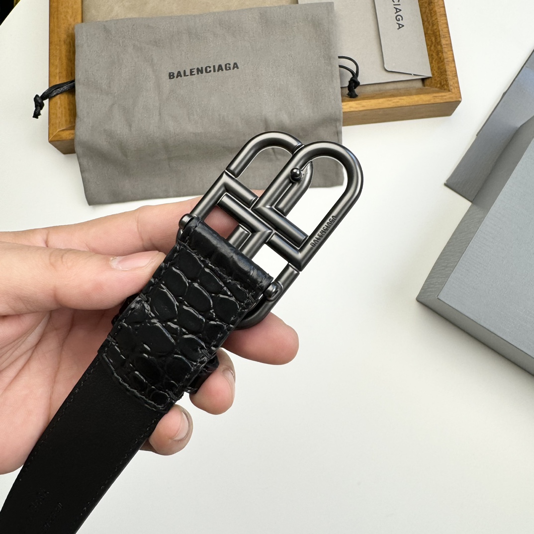 Balenciaga BALENCIAGA巴黎世家情侣腰带 BB扣 单层树膏牛皮 宽度3