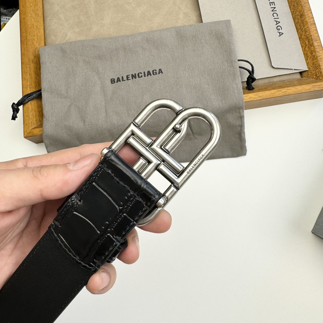 Balenciaga BALENCIAGA巴黎世家情侣腰带 BB扣 单层树膏牛皮 宽度3