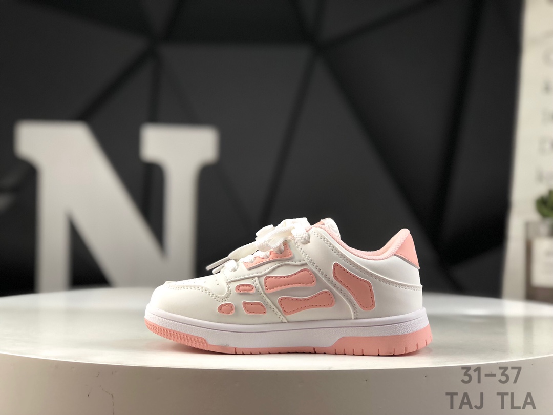 图片[2]-🔻精品童鞋🔥 💘AMIRI骨骼骨头童鞋王一博明星同款真皮透气百搭板鞋💖🔥 🍒鹿师兄同款小众国潮ins风硬核概念低帮运动休闲小白鞋🍇 🌹盒里另配鞋带扣子两个，可以系带也可以用扣子🌹 尺码：26-37 TAJ TLA-选品中心