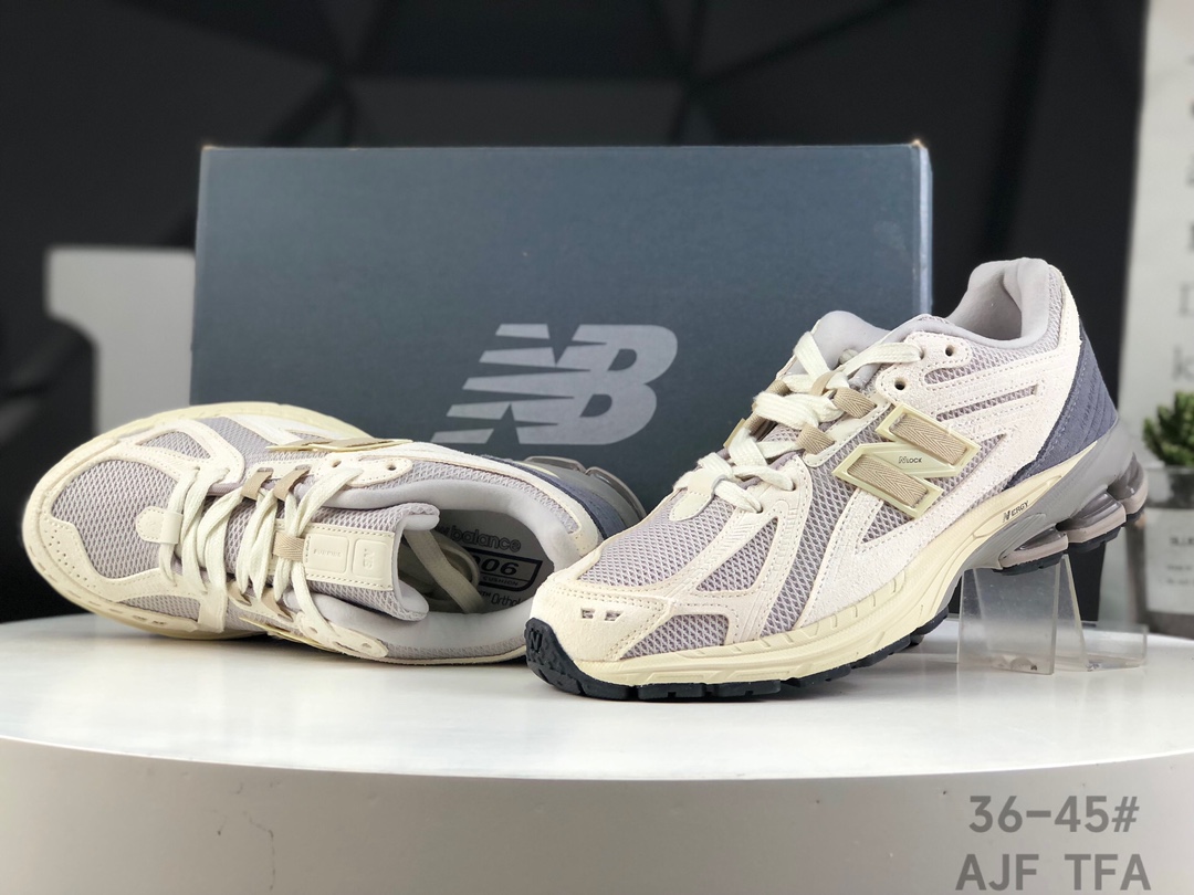 💰320带半码✅新百伦New Balance 1906系列复古老爹风休闲运动慢跑鞋 
货号：M1906
#采用轻质牛剖革拼接透气网眼衬垫织物鞋面材质 T-Beam大底提供足步弓支撑，保持步态稳定 后跟搭载外露缓震胶
尺码：如图右下角所示 AJF  TFA