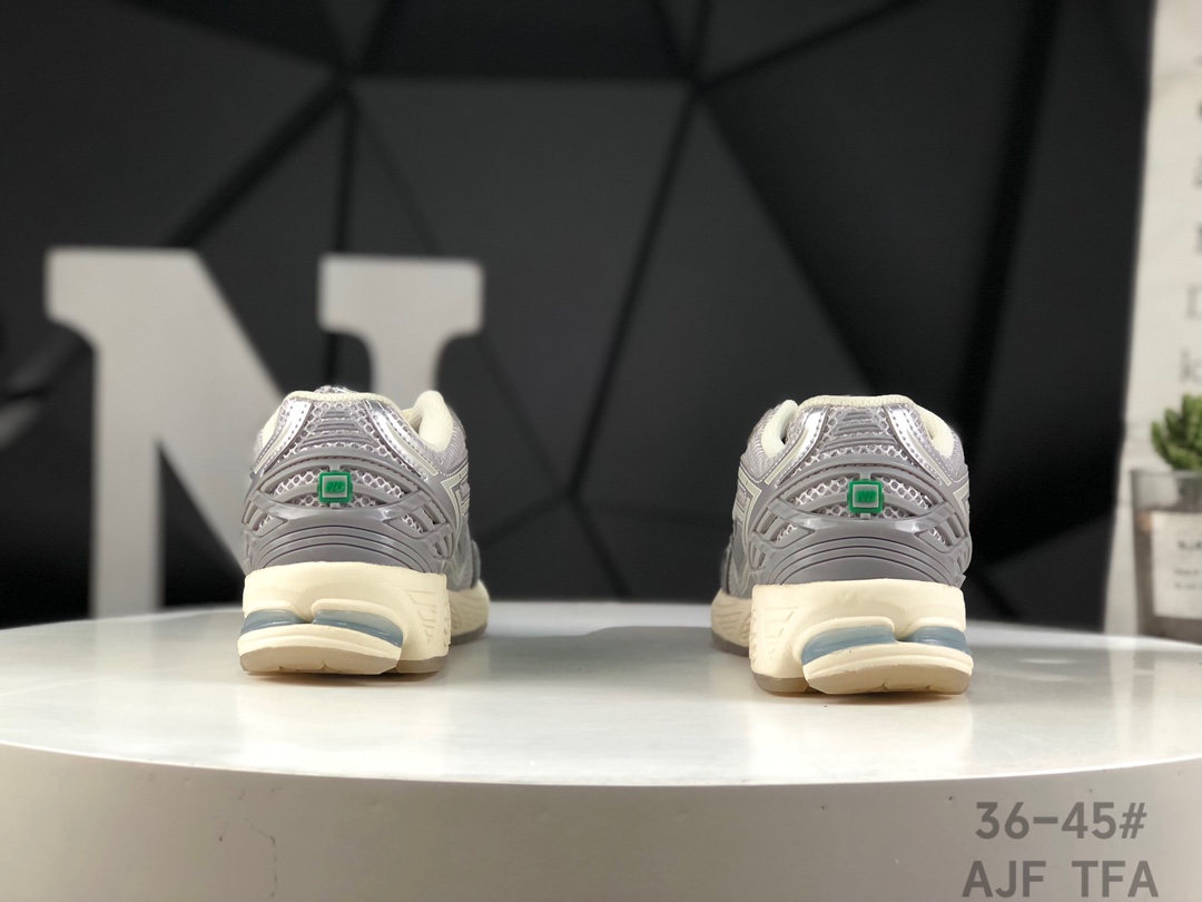 💰320
带半码✅新百伦New Balance 1906系列复古老爹风休闲运动慢跑鞋 
货号：M1906
#采用轻质牛剖革拼接透气网眼衬垫织物鞋面材质 T-Beam大底提供足步弓支撑，保持步态稳定 后跟搭载外露缓震胶
尺码：如图右下角所示 AJF  TFA