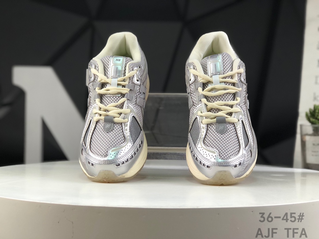 💰320
带半码✅新百伦New Balance 1906系列复古老爹风休闲运动慢跑鞋 
货号：M1906
#采用轻质牛剖革拼接透气网眼衬垫织物鞋面材质 T-Beam大底提供足步弓支撑，保持步态稳定 后跟搭载外露缓震胶
尺码：如图右下角所示 AJF  TFA