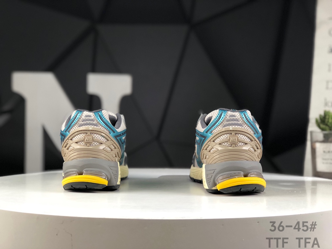 💰320
带半码✅新百伦 New Balance 1906系列复古老爹风休闲运动慢跑鞋 
货号：M1906RRC
#采用轻质牛剖革拼接透气网眼衬垫织物鞋面材质 T-Beam大底提供足步弓支撑，保持步态稳定 后跟搭载外露缓震胶
尺码：36 37 37.5 38 38.5 39 40 40.5 41 42 42.5 43 44 45  TTF  TFA